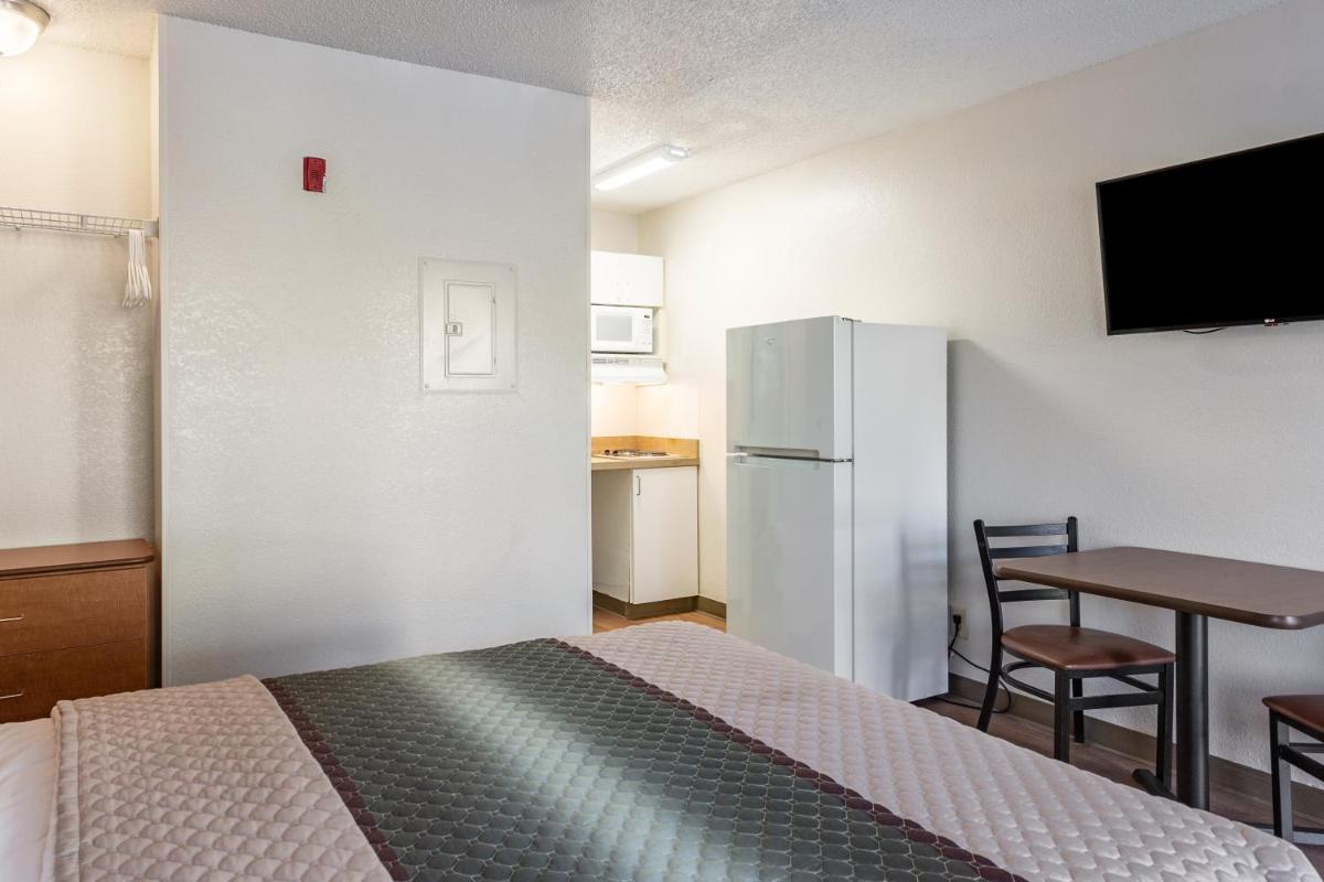 Studio Queen Room Disability Access Non-Smoking