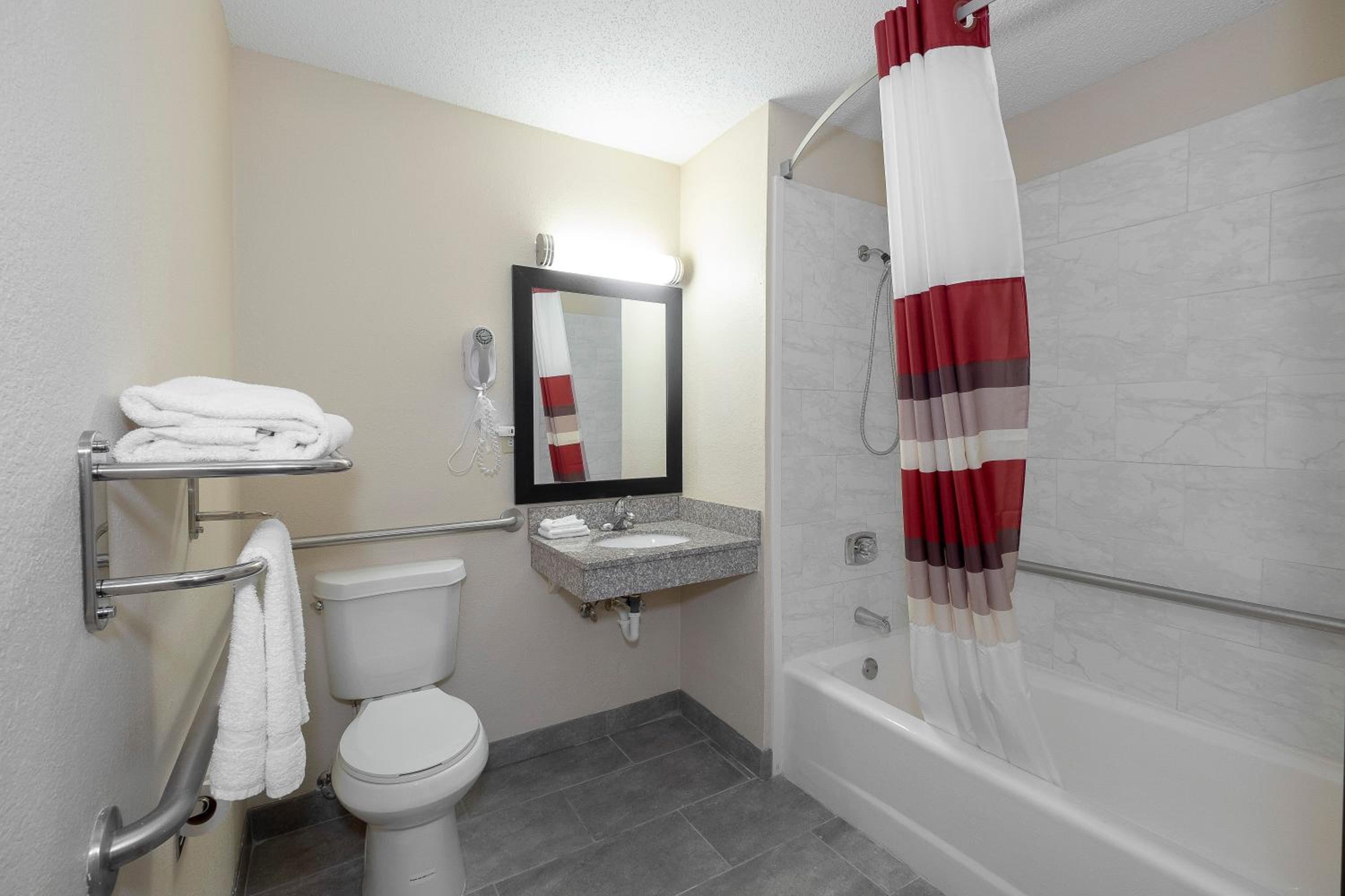 Deluxe Room with One Queen Bed Disability Access Non-Smoking photo 3