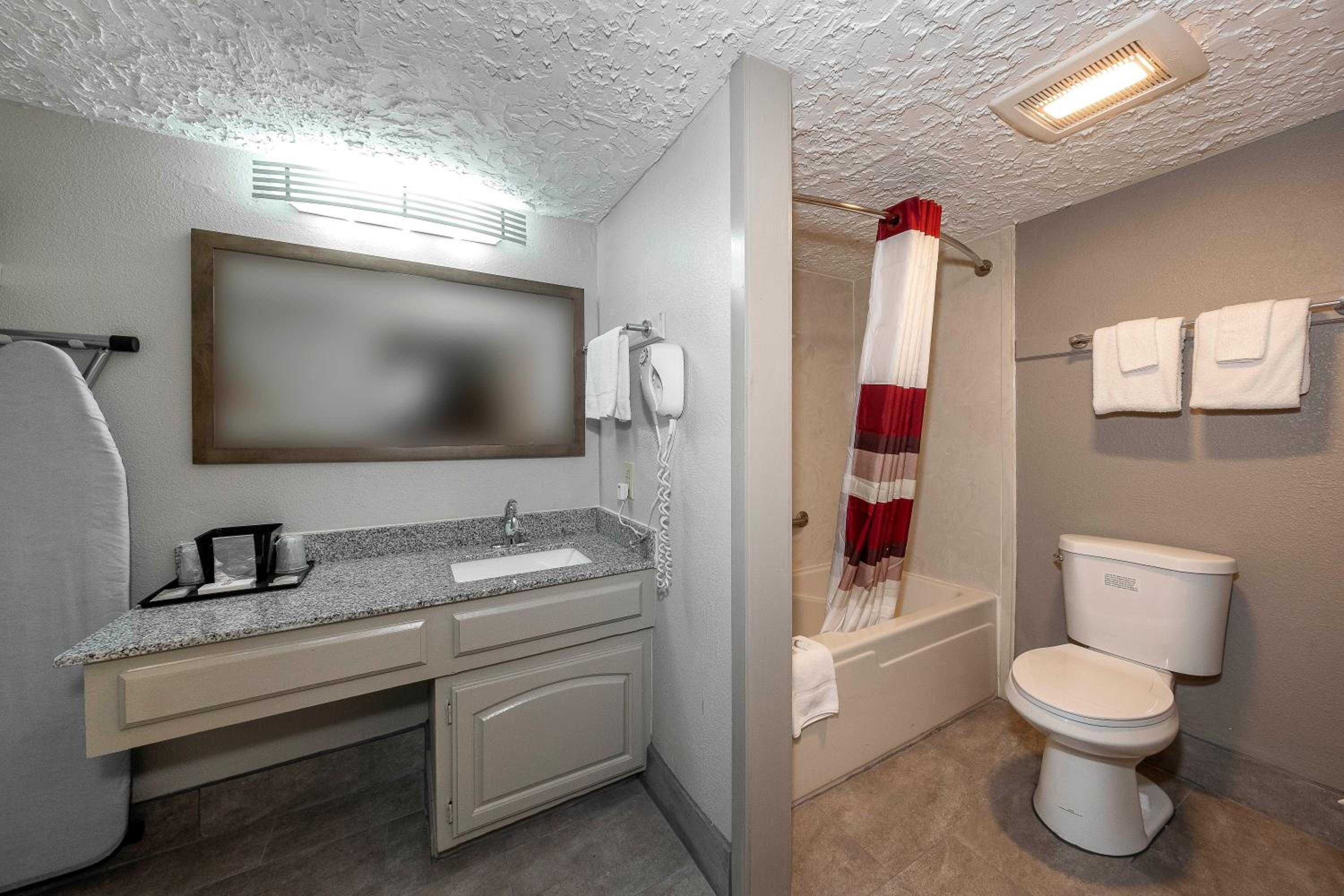 Deluxe Room with Two Queen Beds Smoke Free photo 2