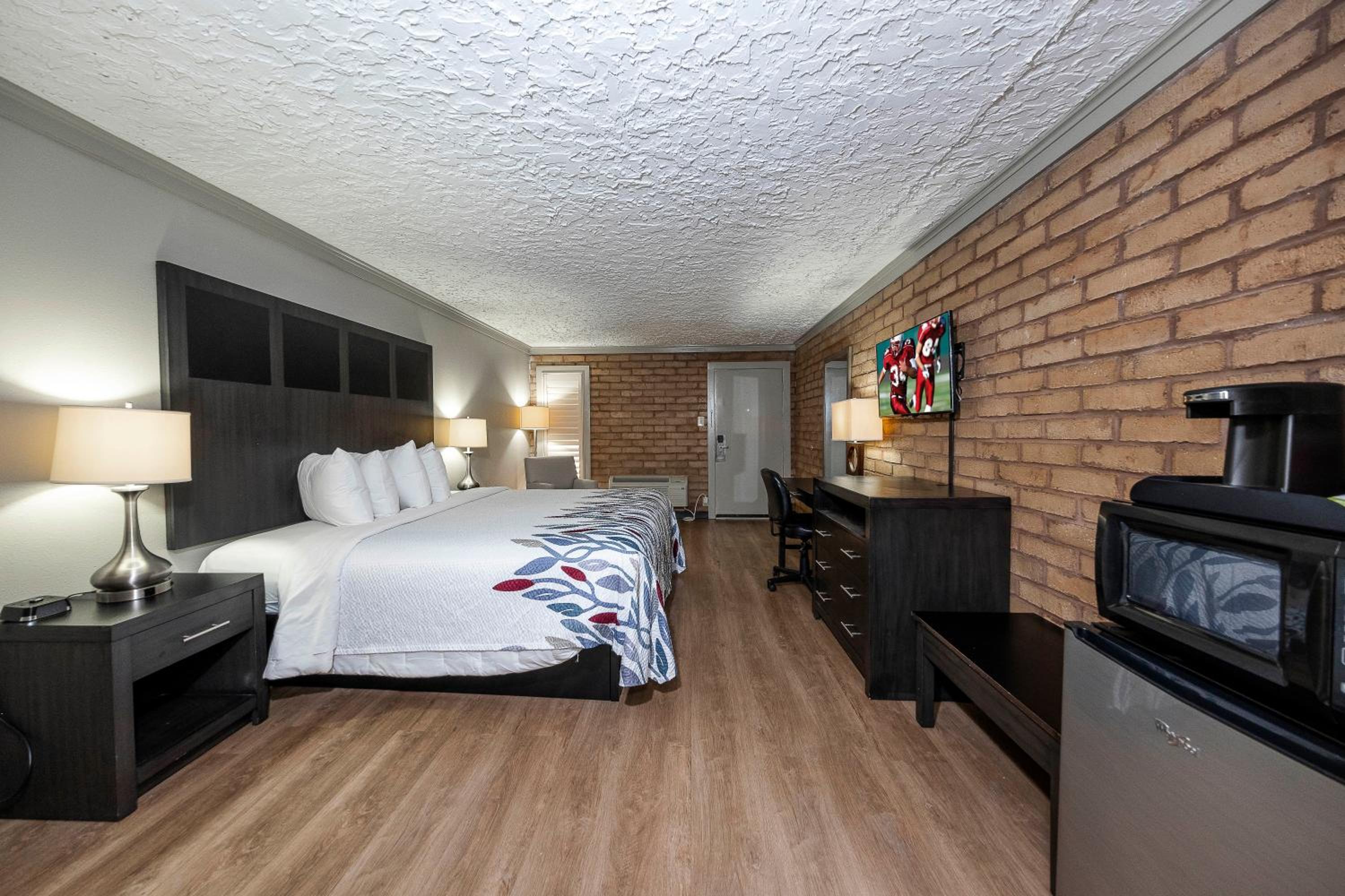 Superior King Room Smoke Free photo 2