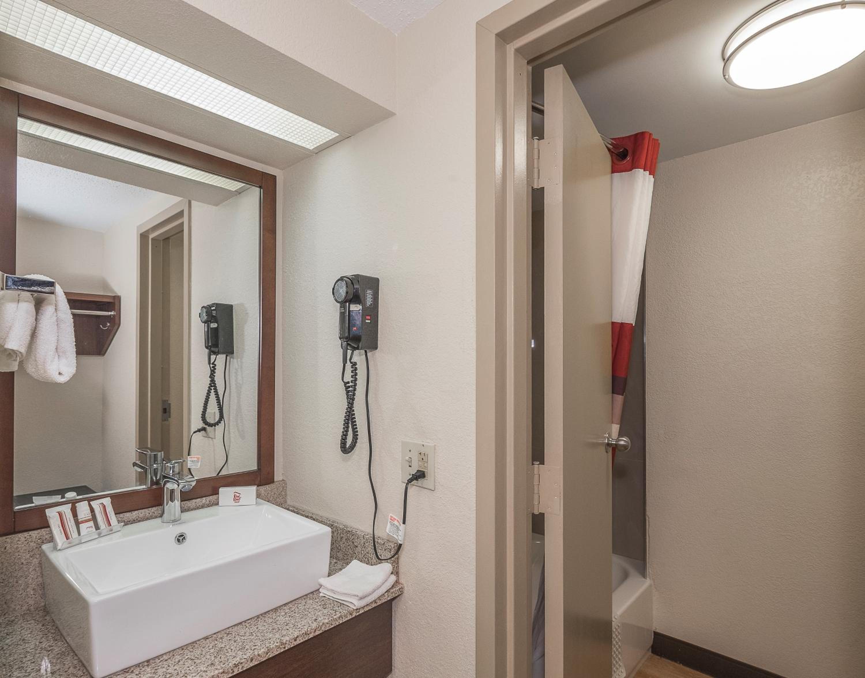 Deluxe Double Room with Two Double Beds - Non-Smoking - Photo 4
