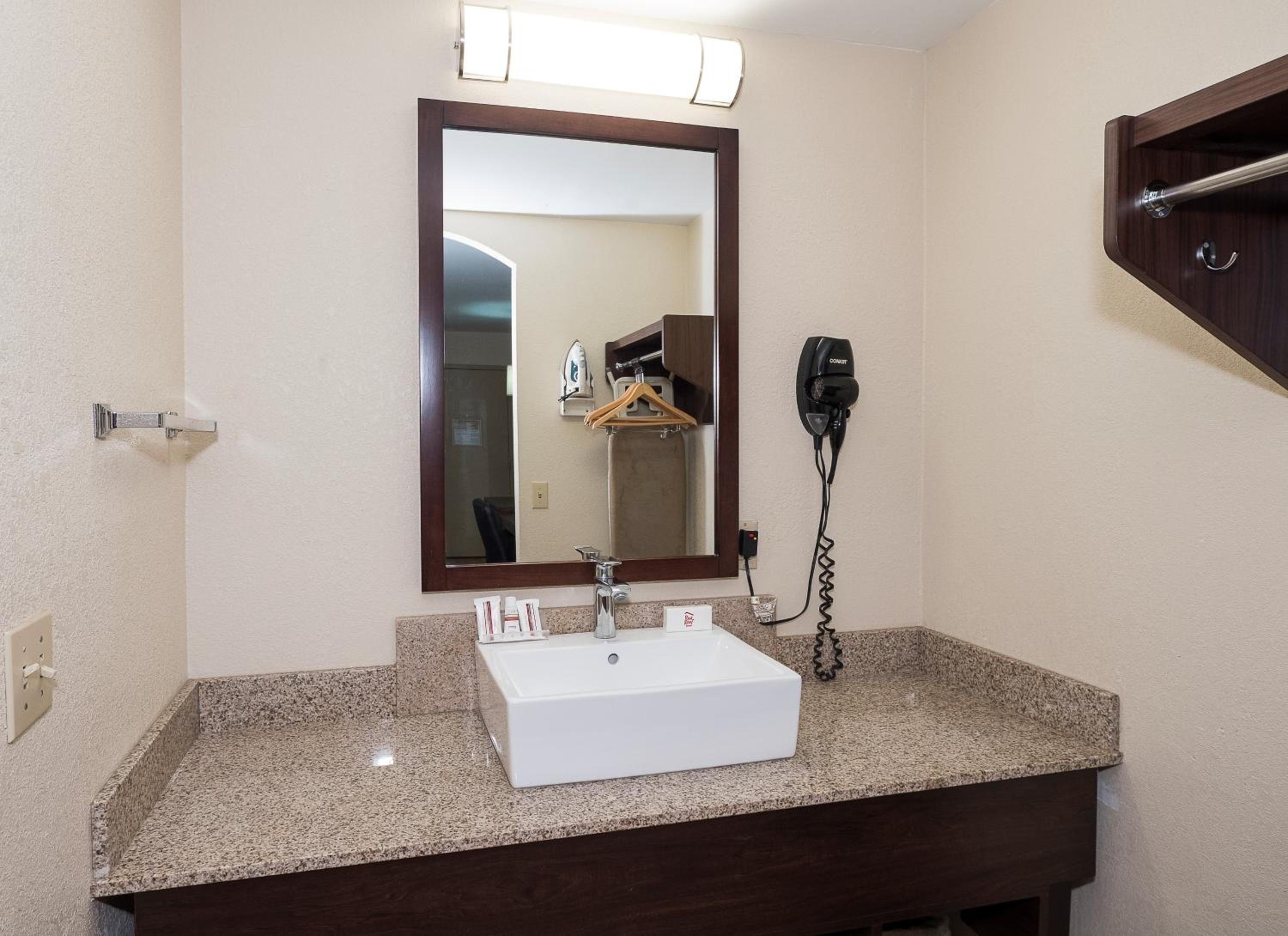 Deluxe Double Room with Two Double Beds - Non-Smoking - Photo 12