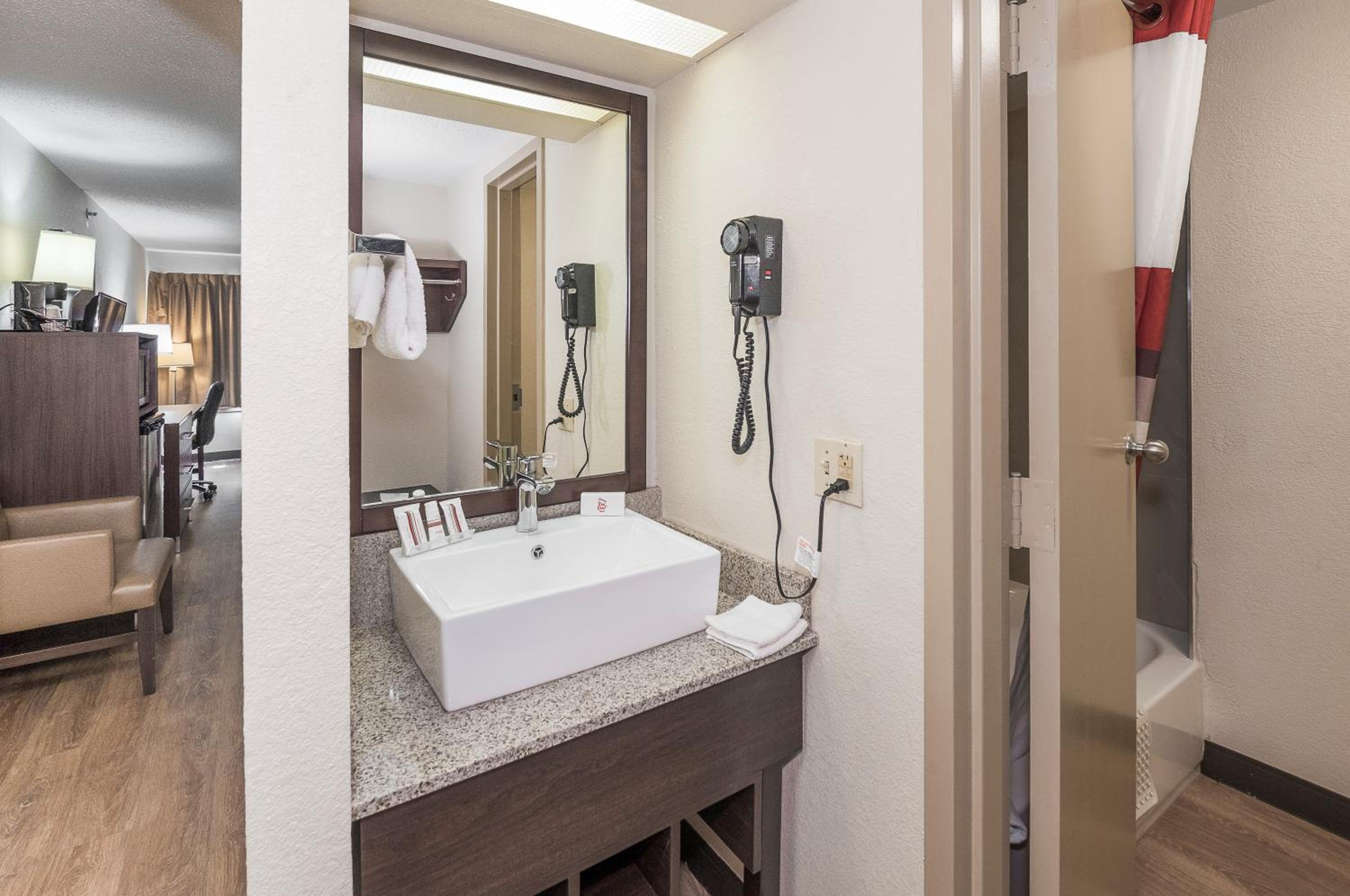 Deluxe Double Room with Two Double Beds - Non-Smoking - Photo 6