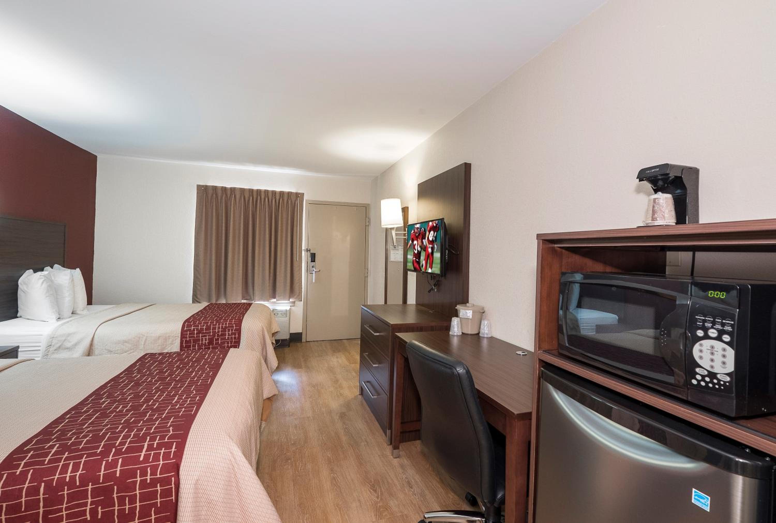 Deluxe Double Room with Two Double Beds - Disability Access/Roll-in Shower Non-Smoking - Photo 1