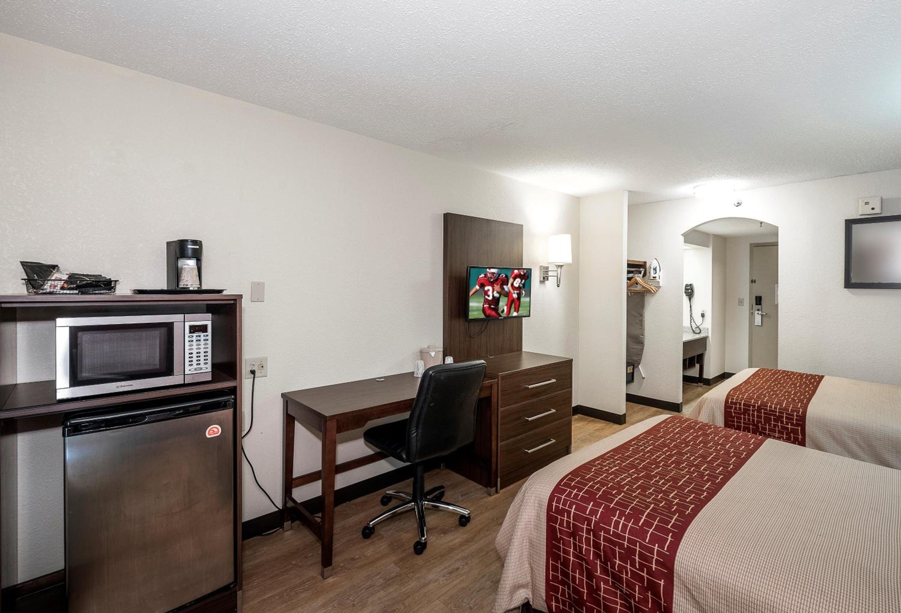 Deluxe Double Room with Two Double Beds - Non-Smoking - Photo 11