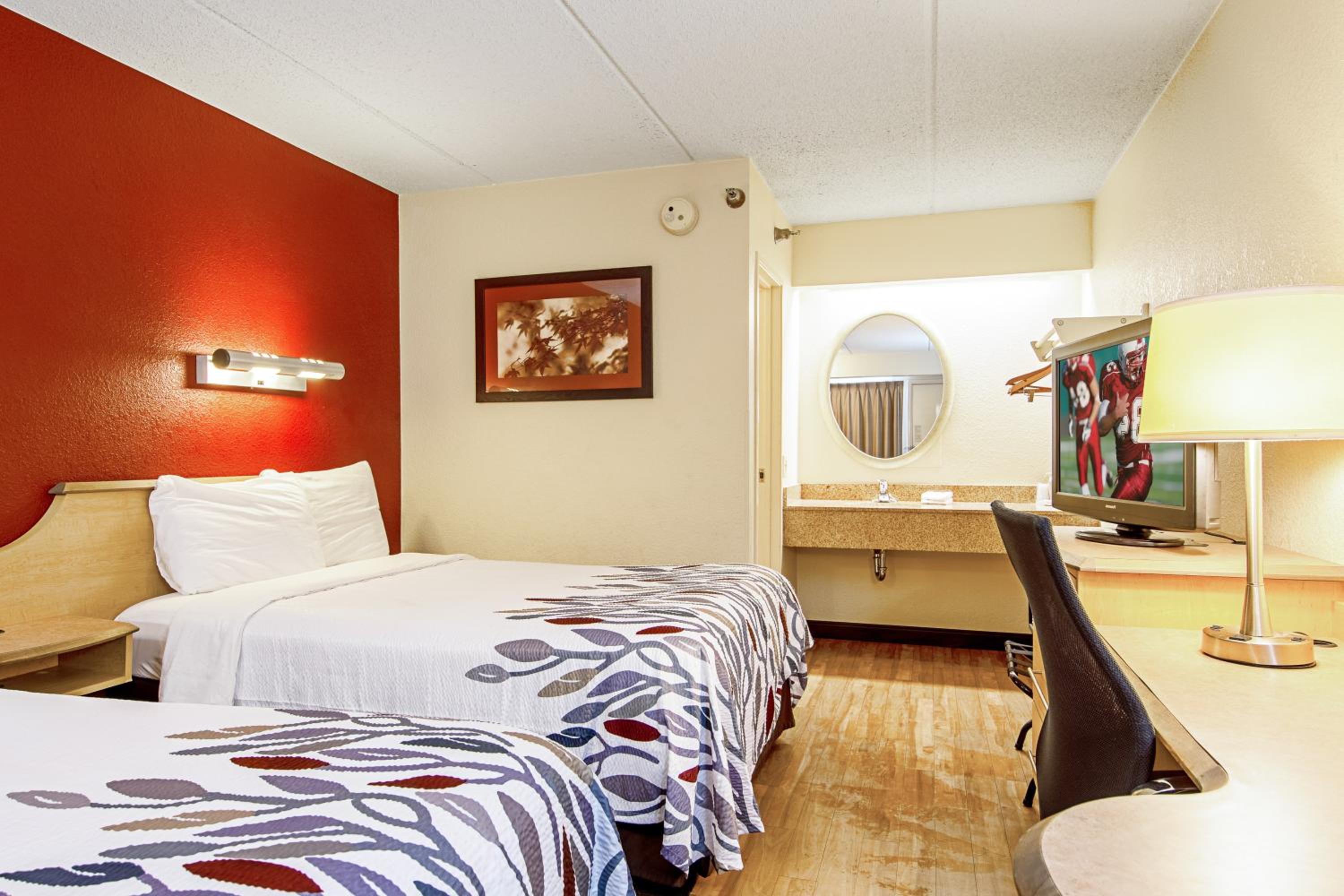 Standard Room with Two Double Beds Smoke Free - Photo 2