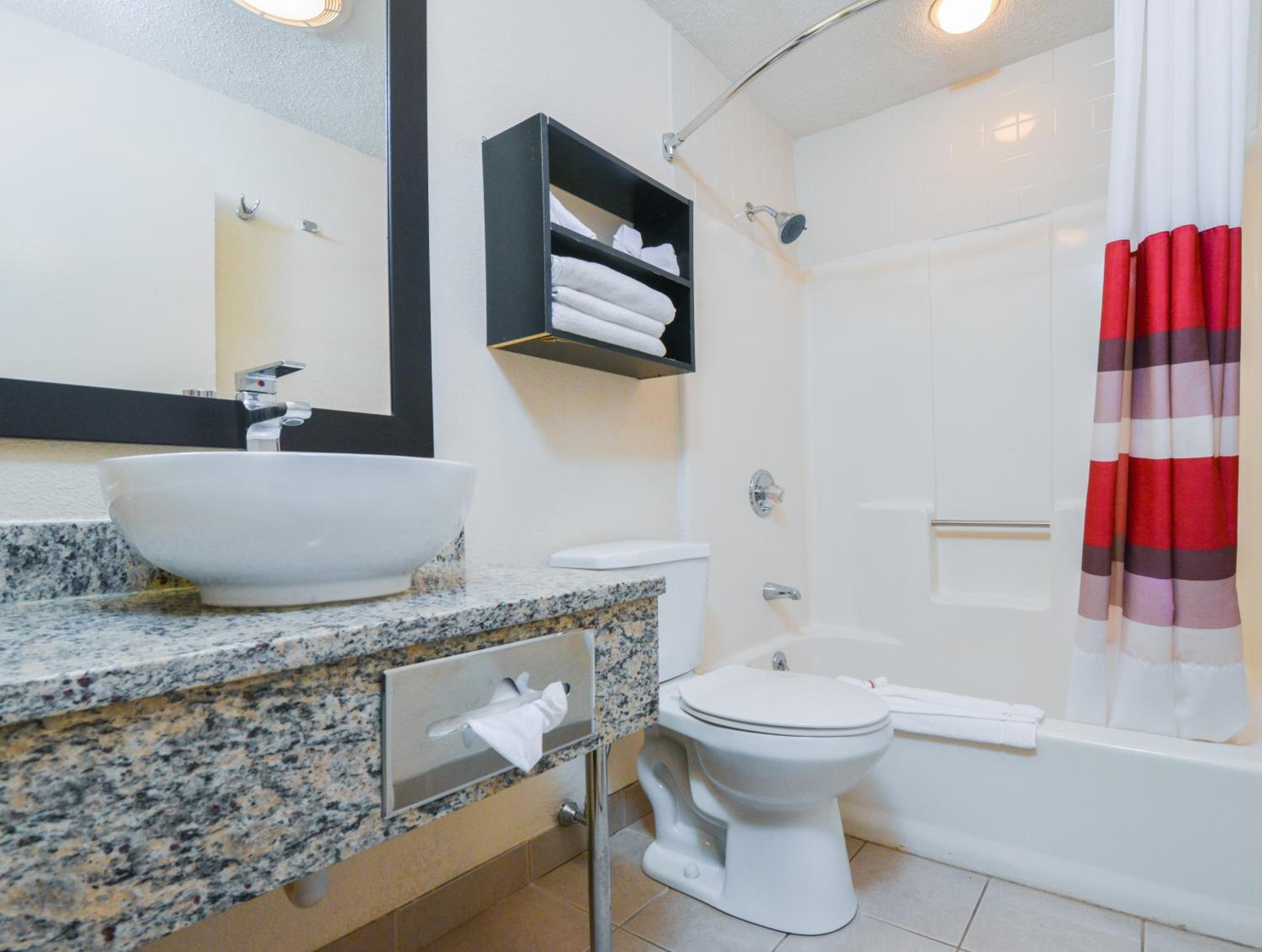 Deluxe Double Room with Two Full Beds with Kitchenette - Disability Access/Smoke-Free - Photo 2