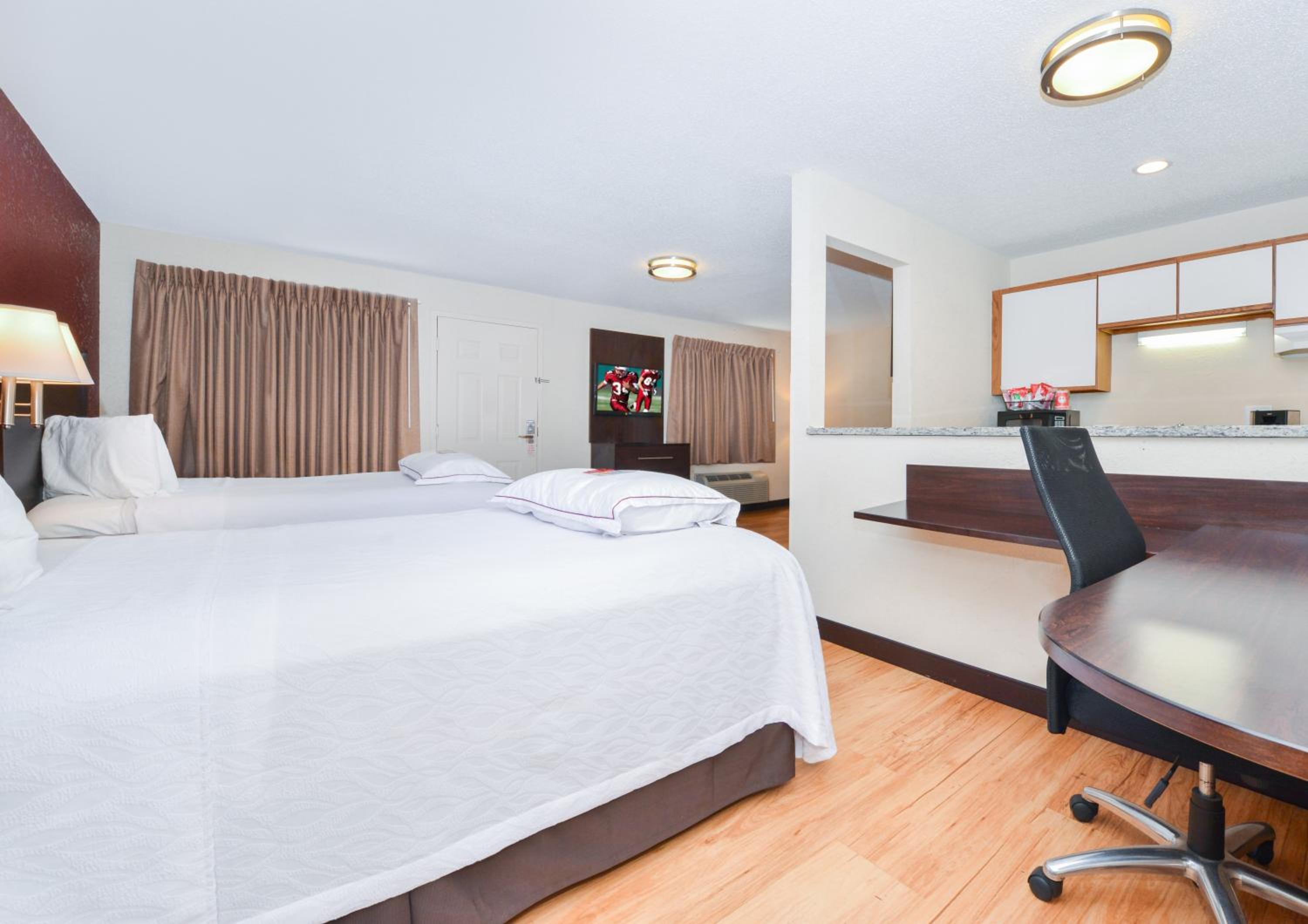 Deluxe Double Room with Two Full Beds with Kitchenette - Disability Access/Smoke-Free - Photo 9