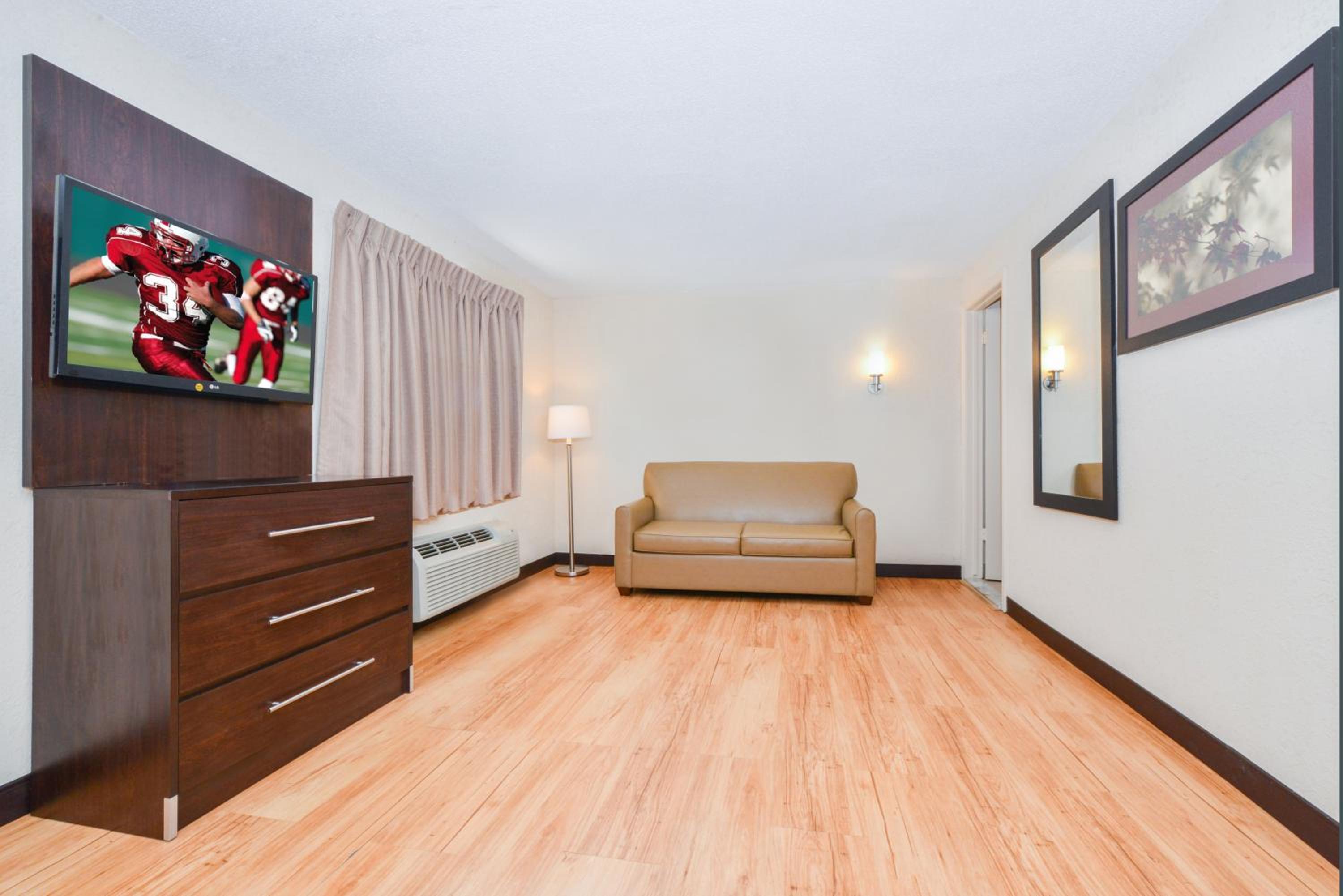 Deluxe Double Room with Two Full Beds with Kitchenette - Disability Access/Smoke-Free - Photo 5