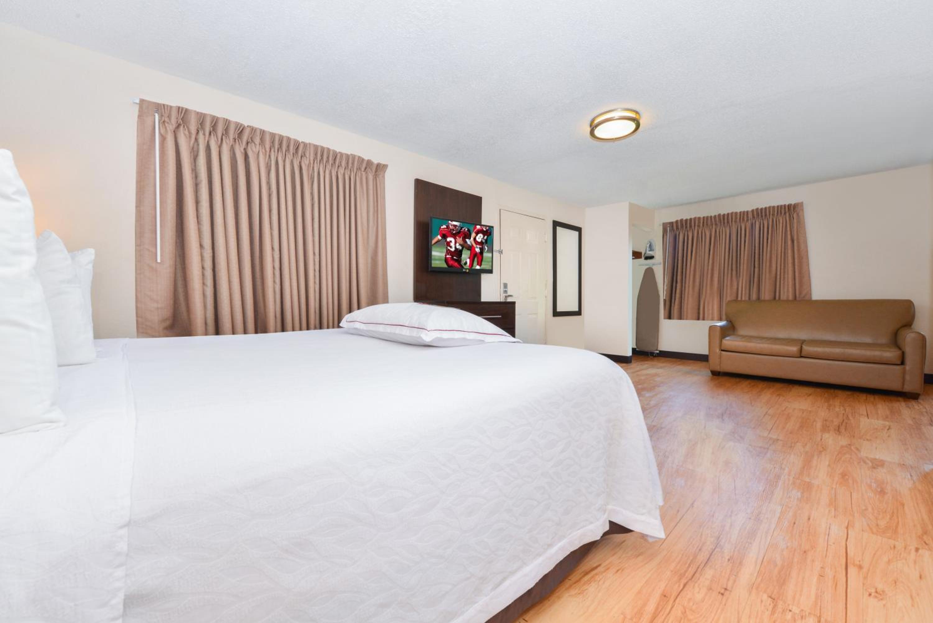 Deluxe King Room with Kitchen - Smoke-Free - Photo 3