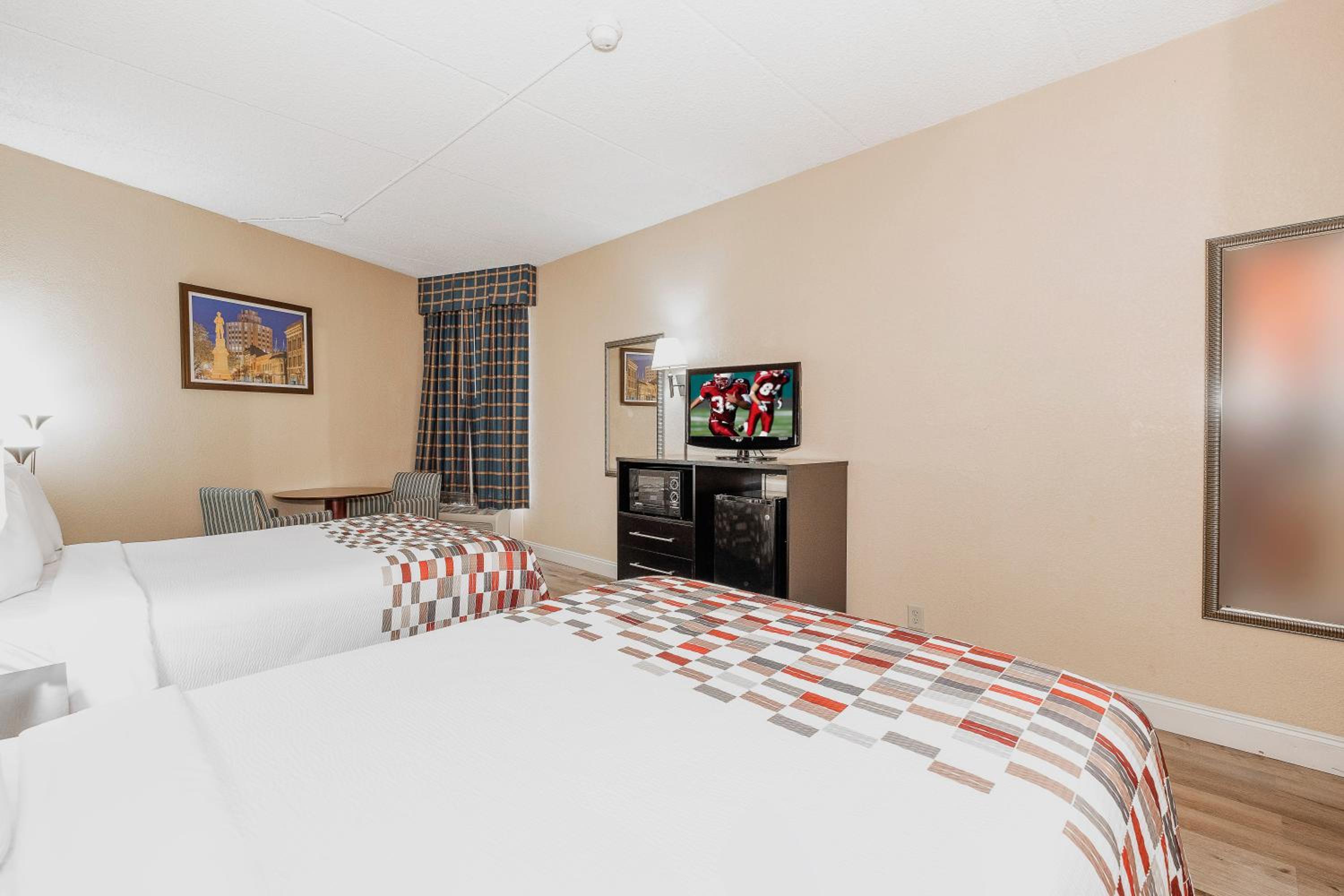 Deluxe Room with Two Queen Beds Non-Smoking photo 3