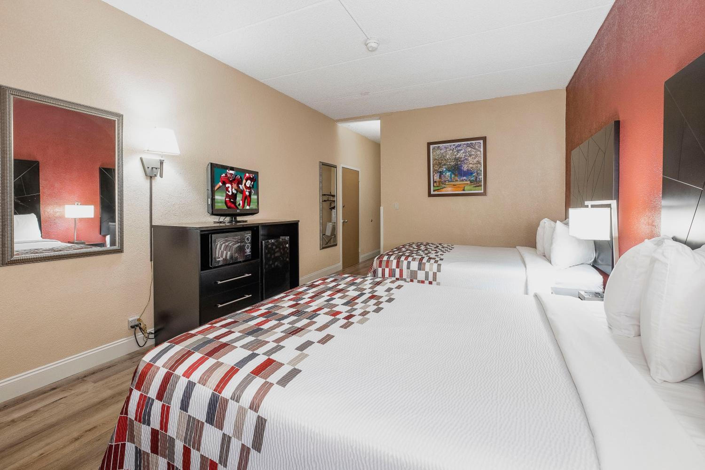 Deluxe Room with Two Queen Beds Non-Smoking photo 2