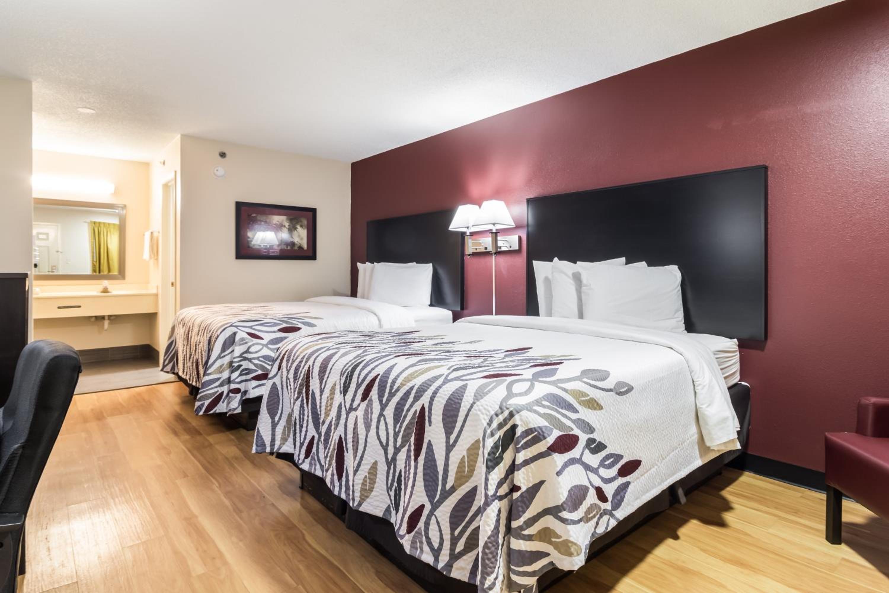 Deluxe Queen Room with Two Queen Beds - Non-Smoking - Photo 1