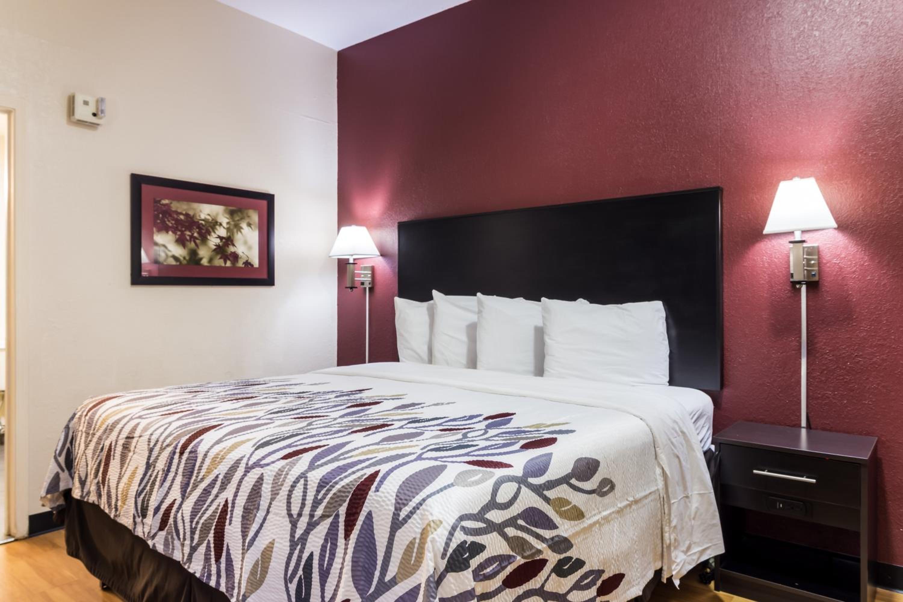 Deluxe King Room - Disability Access/Non-Smoking - Photo 1