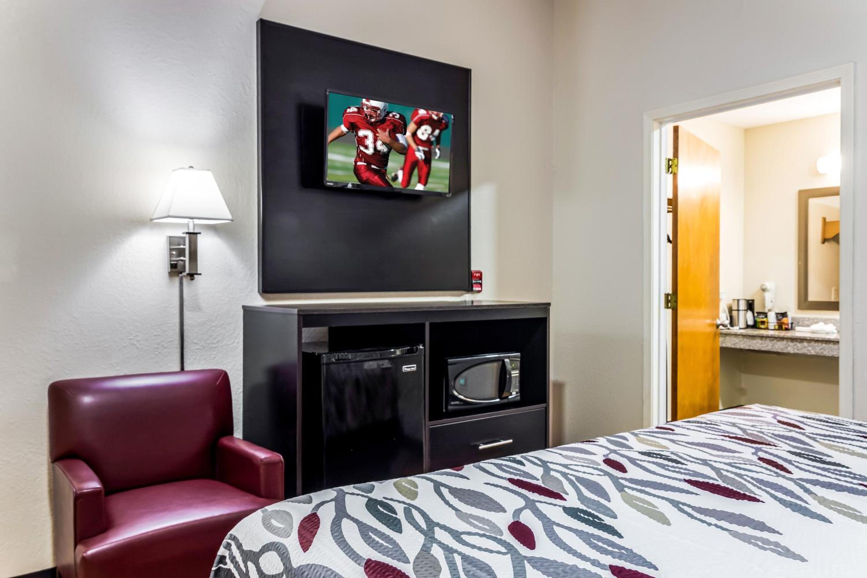 Deluxe King Room - Disability Access/Non-Smoking - Photo 3