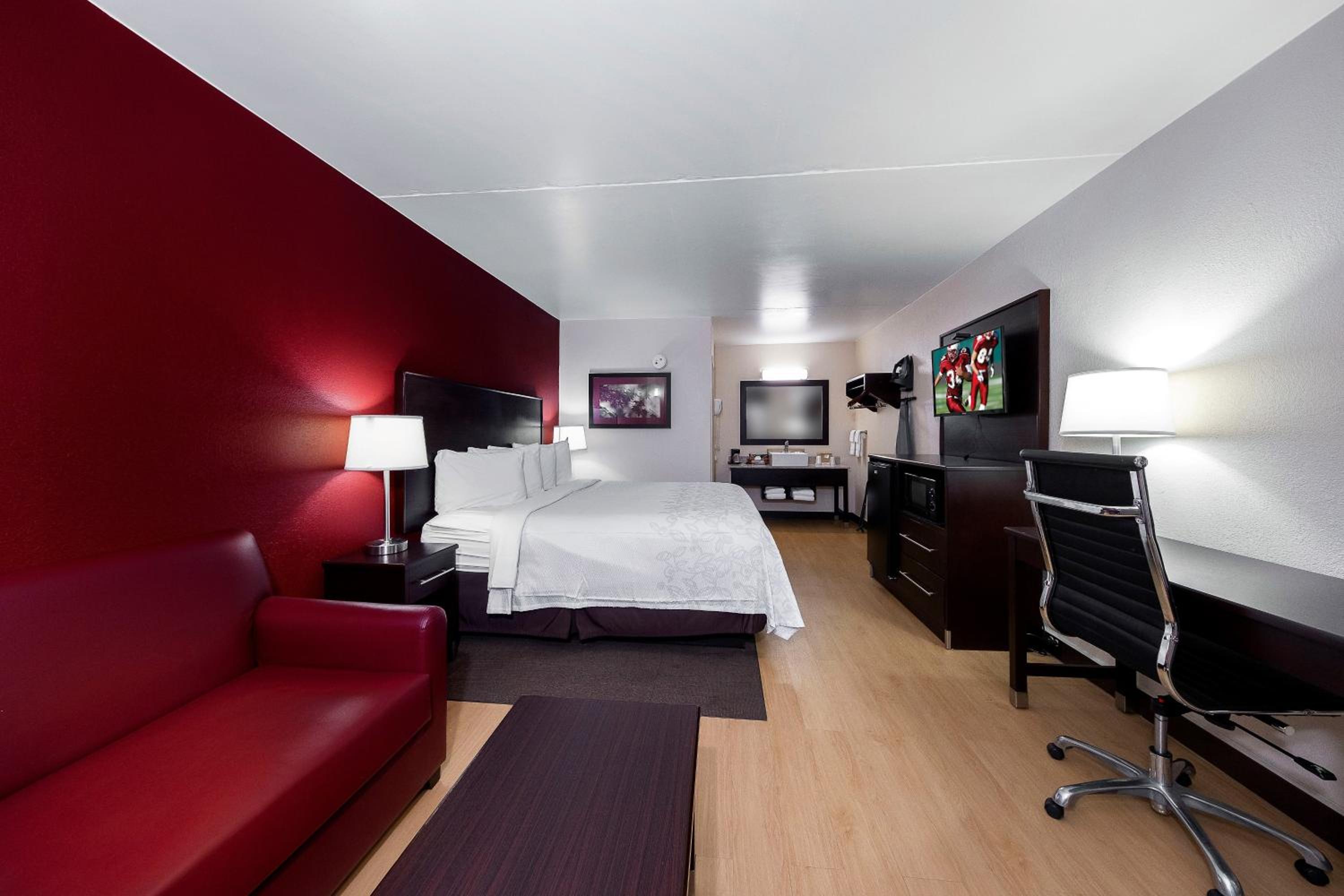 Deluxe King Room Smoke Free photo 1