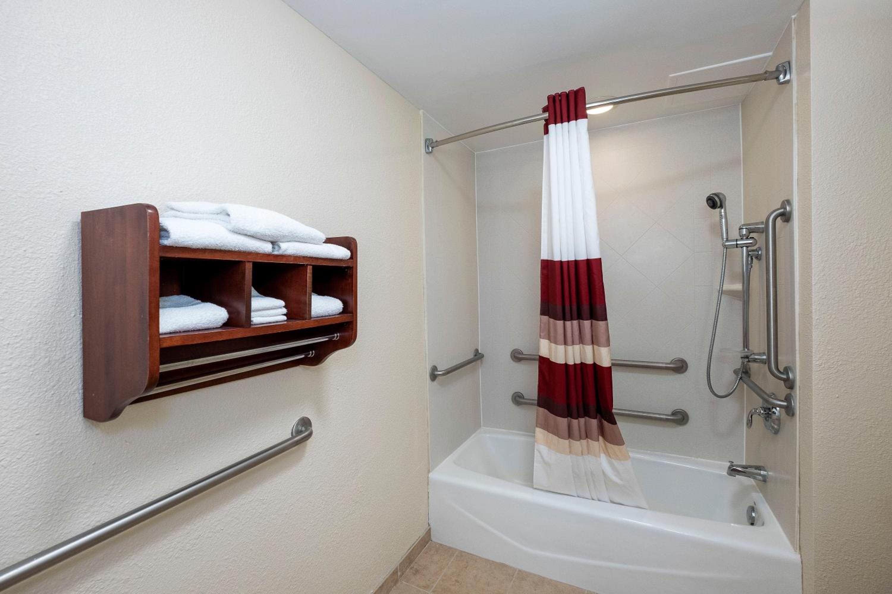 Deluxe Room with One Double Bed Disability Access Smoke Free - Photo 6