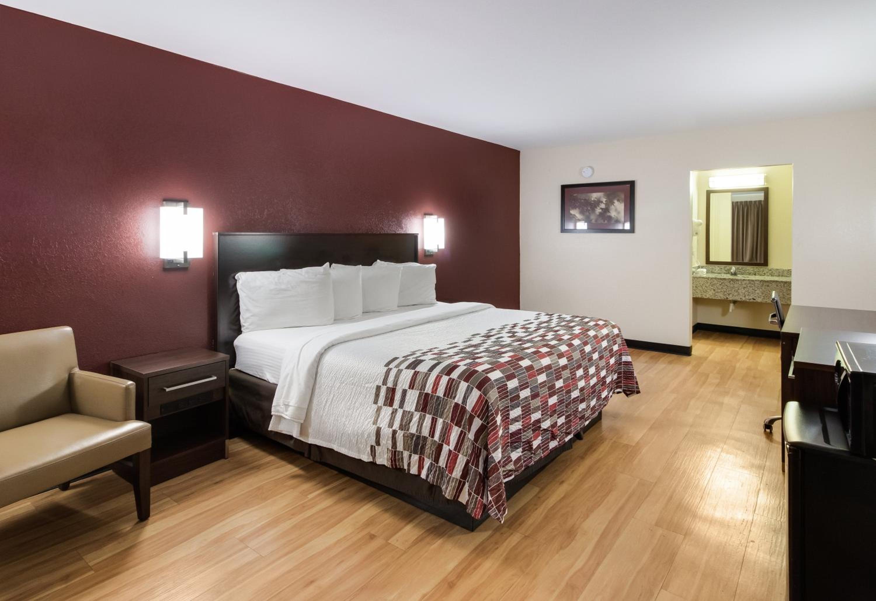 Deluxe King Room Smoke Free - Photo 1