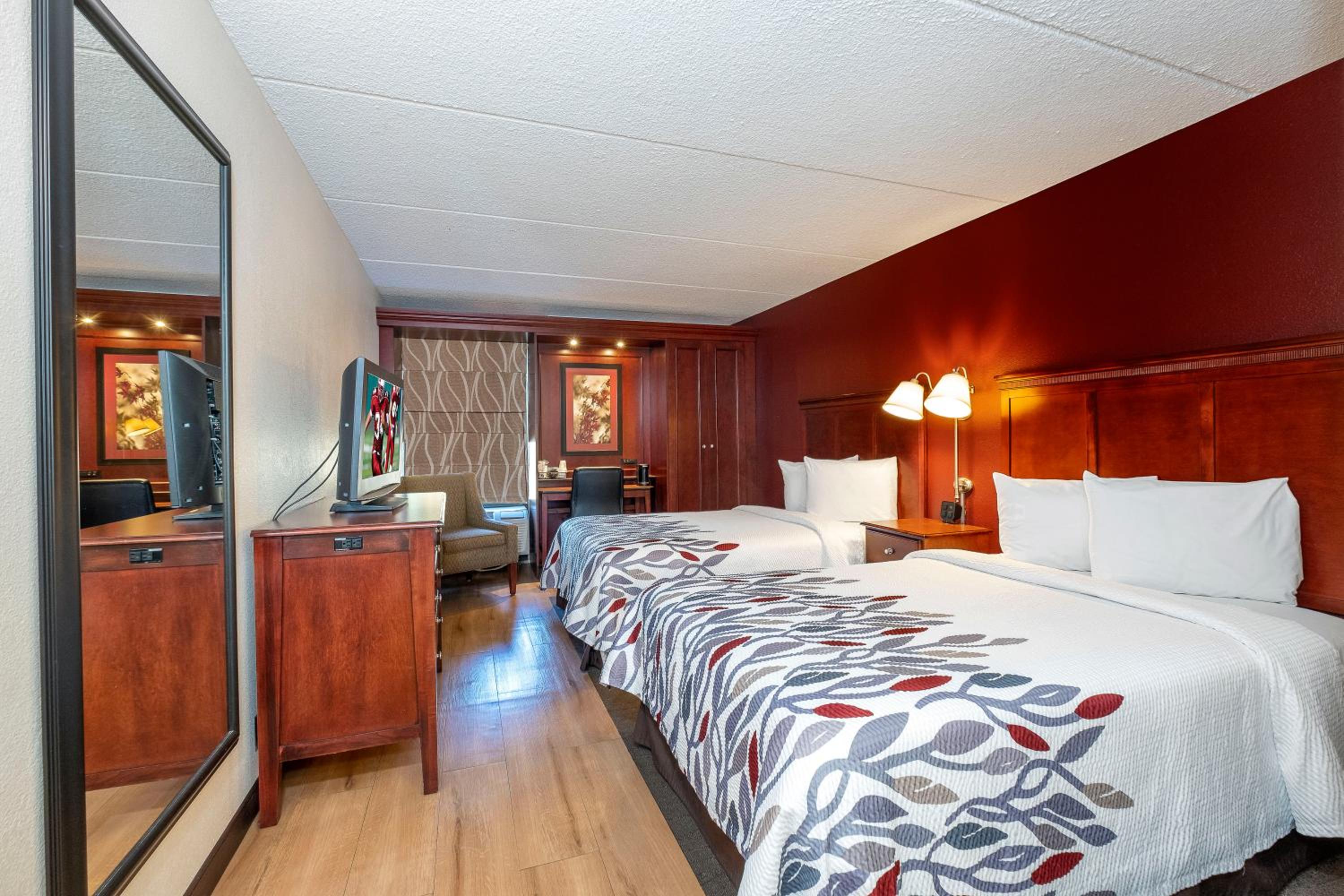 Standard Room with Two Double Beds Smoke Free - Photo 9