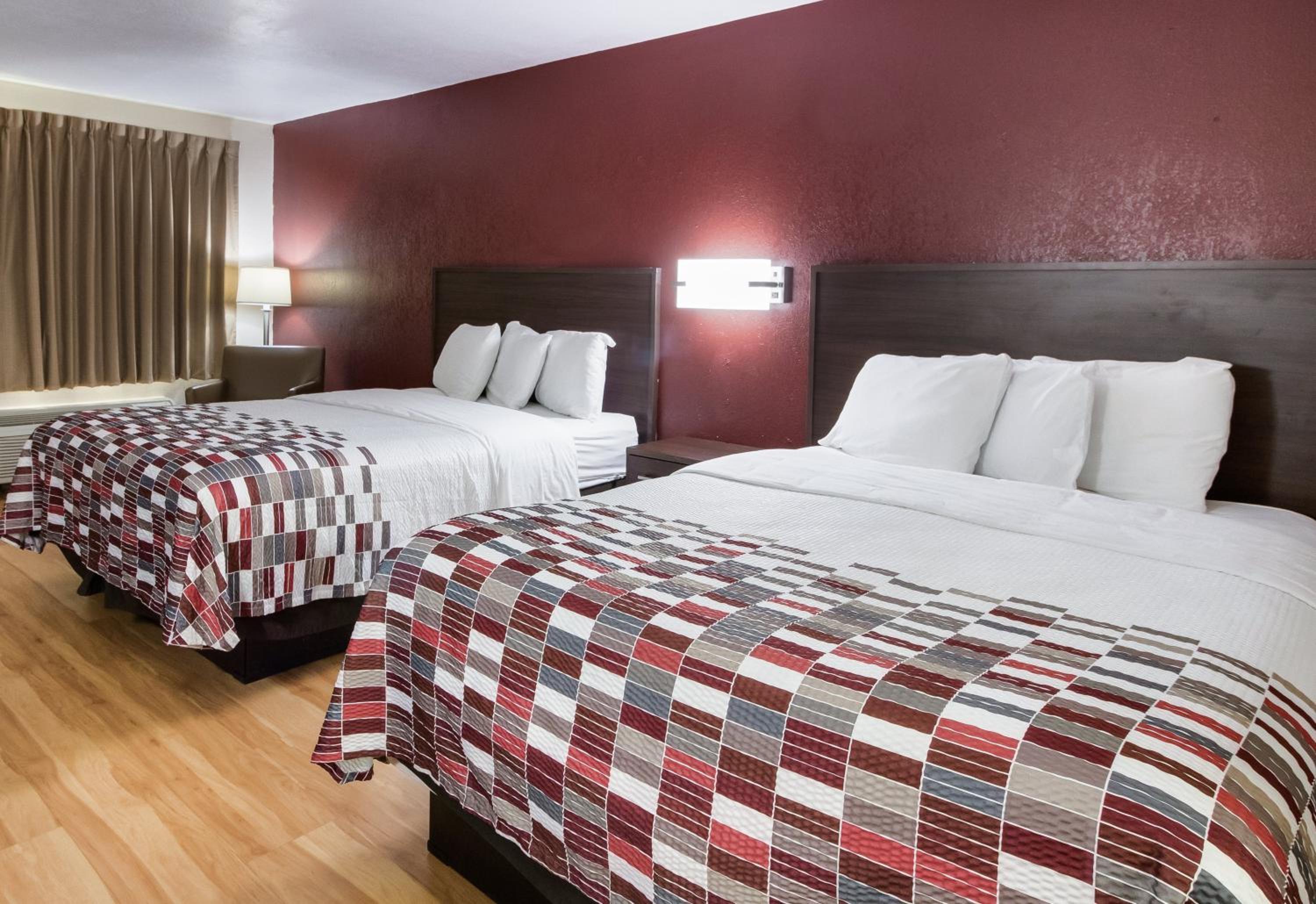 Deluxe Room with Two Queen Beds Smoke Free - Photo 3