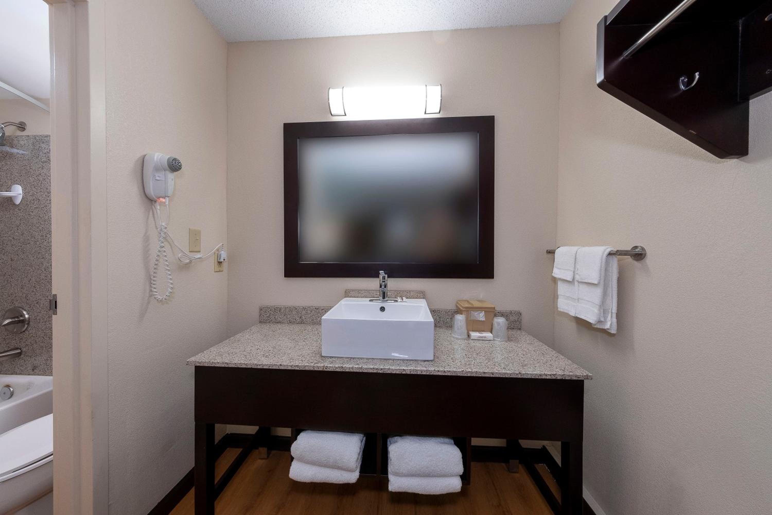 Superior King Room Smoke Free photo 2