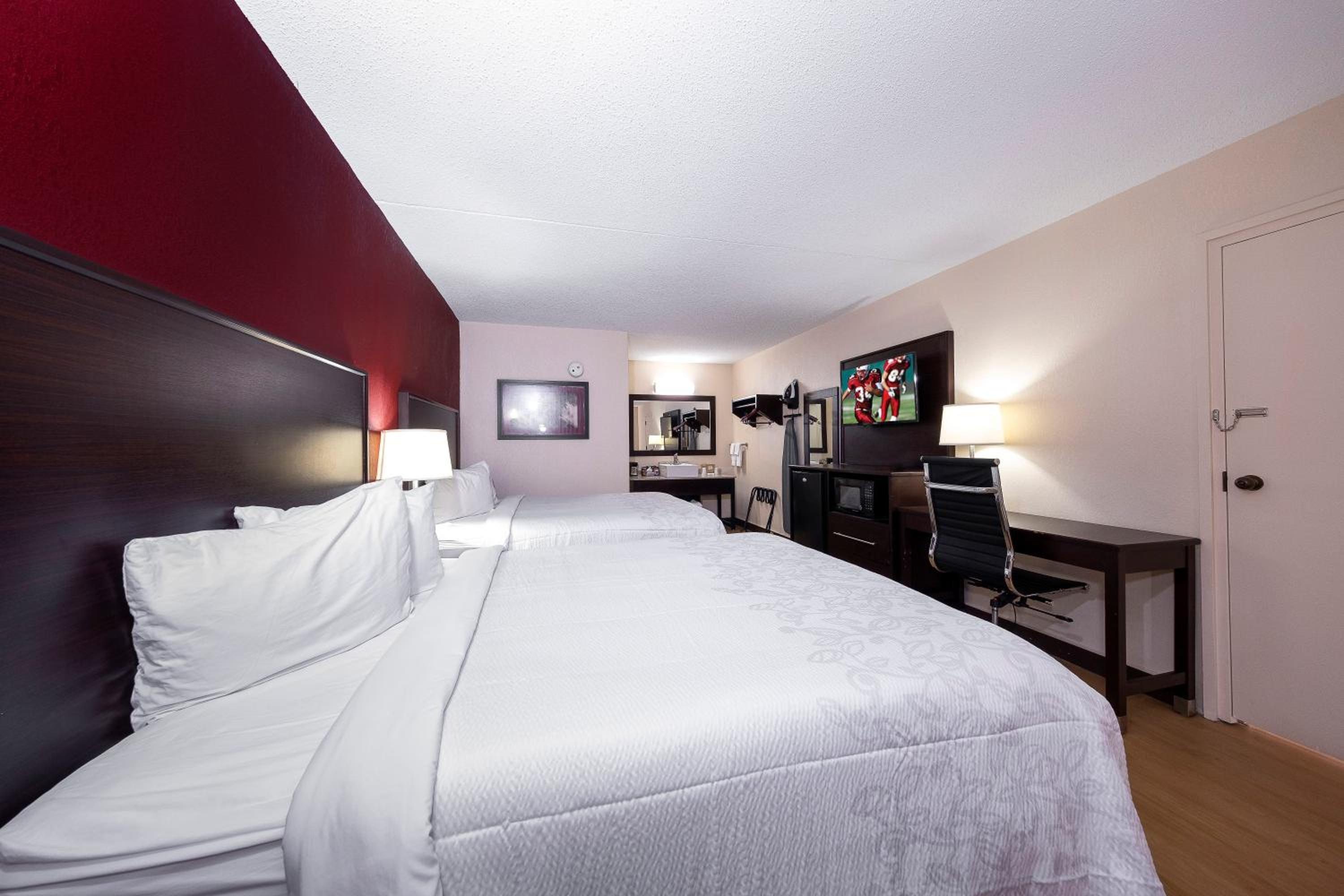 Deluxe Room with Two Queen Beds Smoke Free photo 2