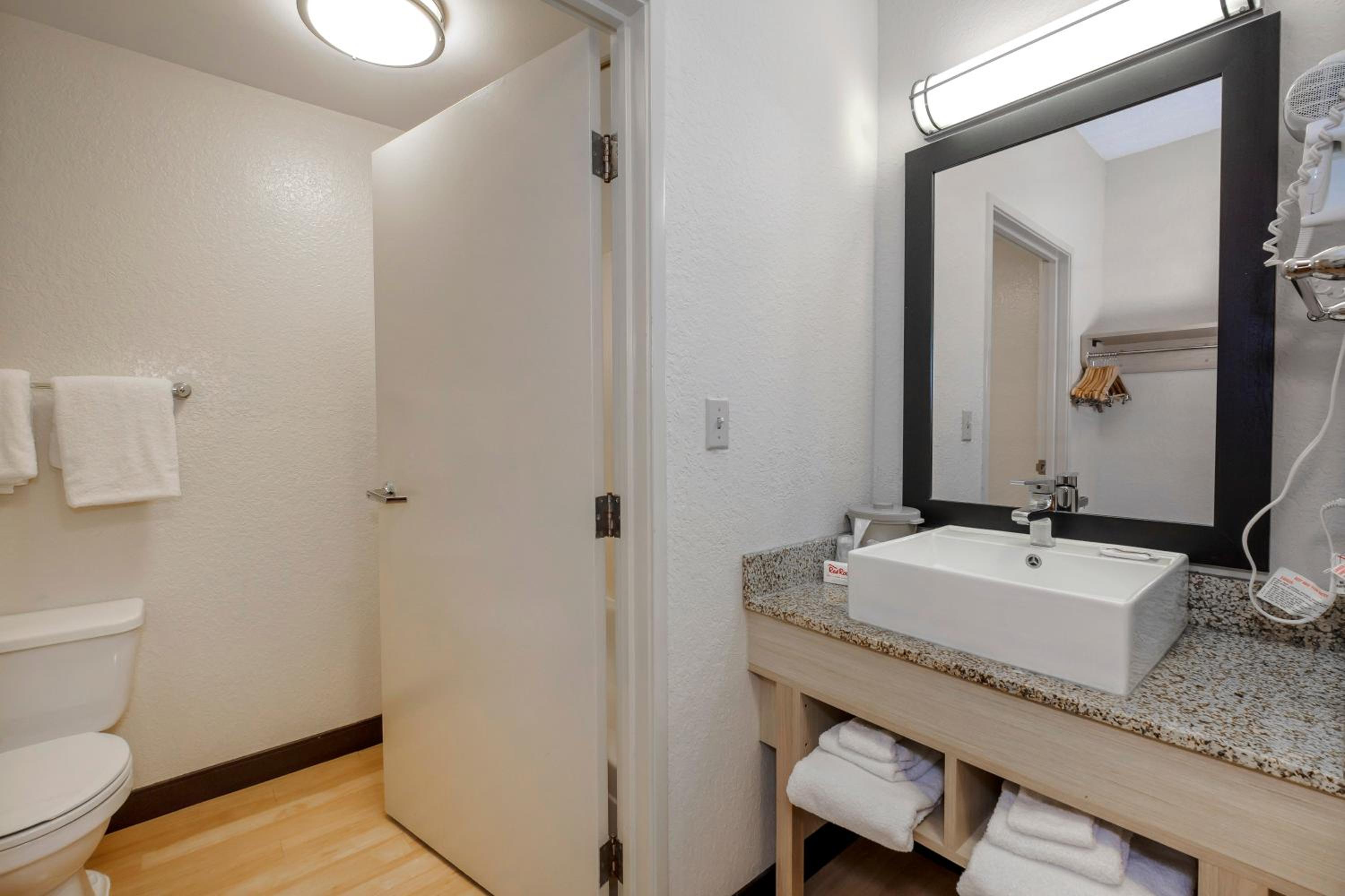 Two Room Suite with One King Bed Smoke Free - Photo 8