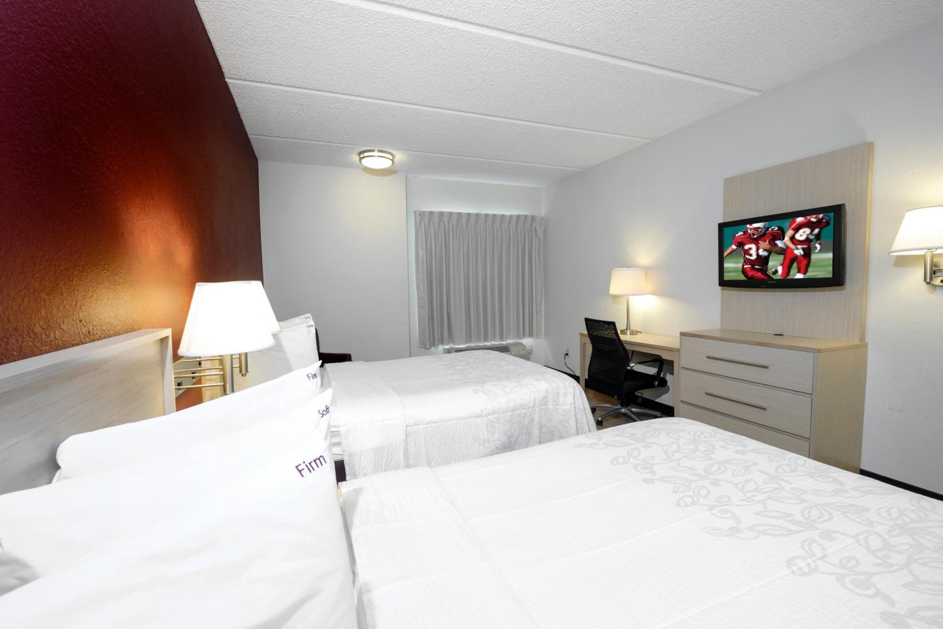 Deluxe Room with Two Double Beds Disability Access Smoke Free - Photo 3