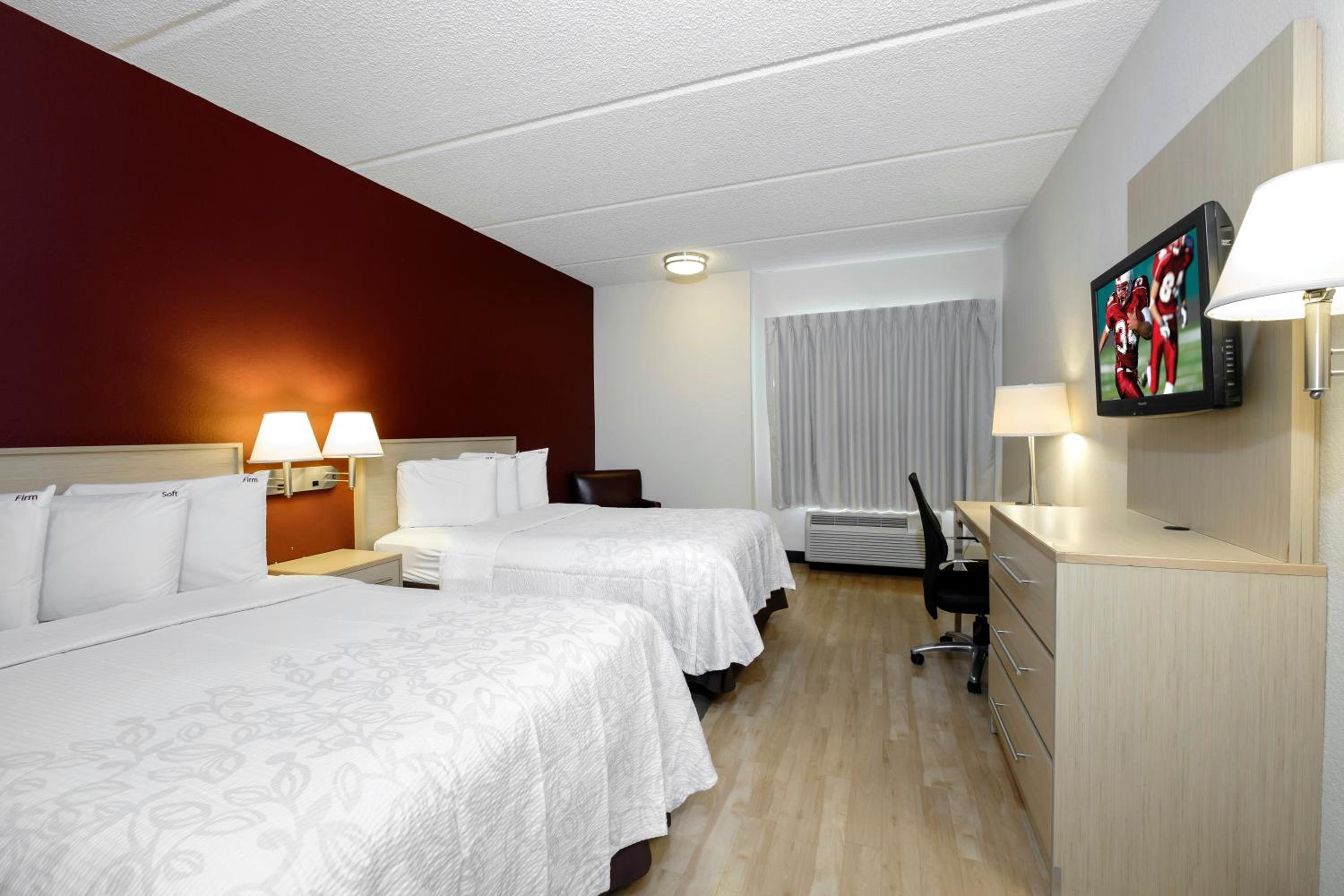 Deluxe Room with Two Double Beds Disability Access Smoke Free - Photo 2