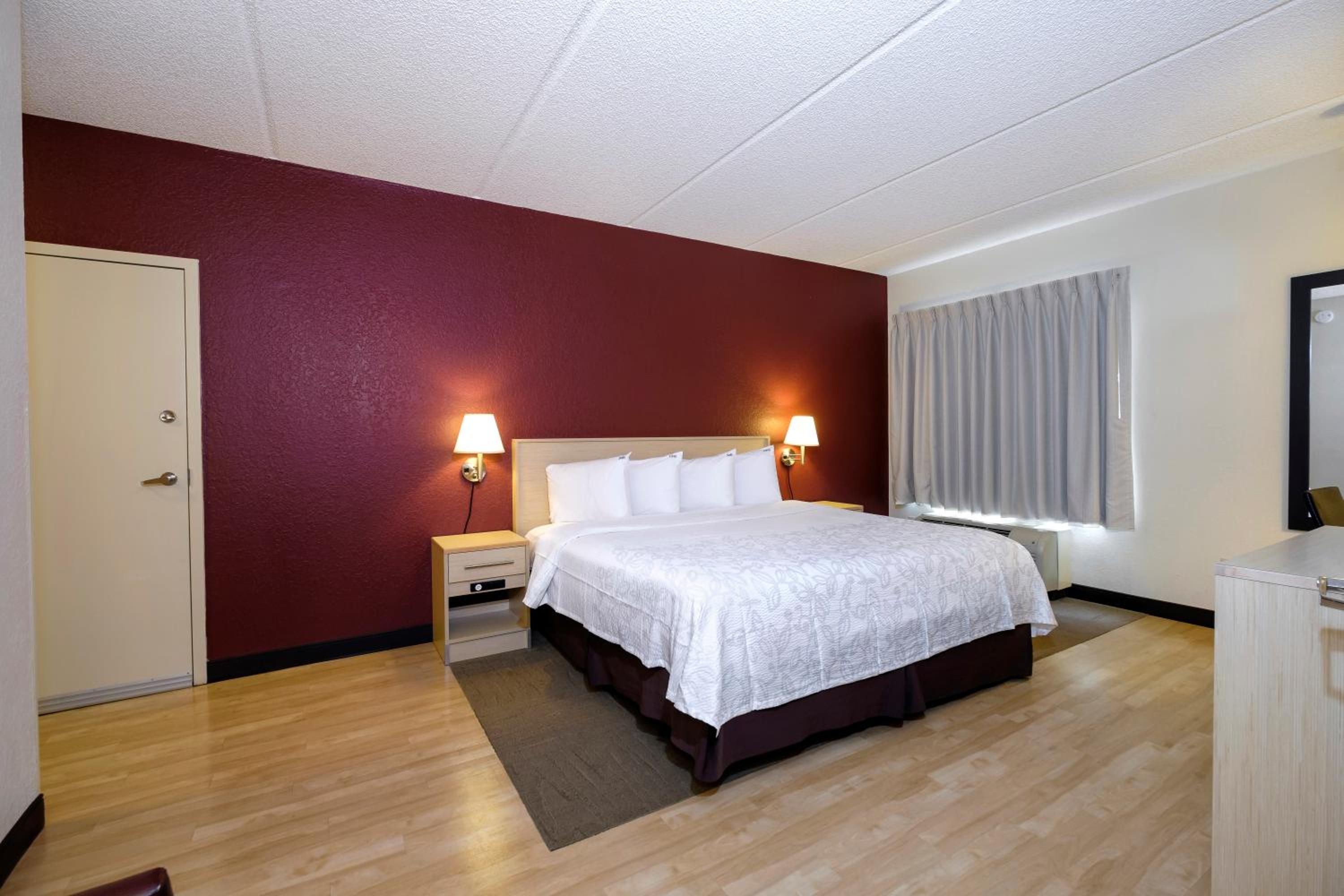 Two Room Suite with One King Bed Smoke Free - Photo 1