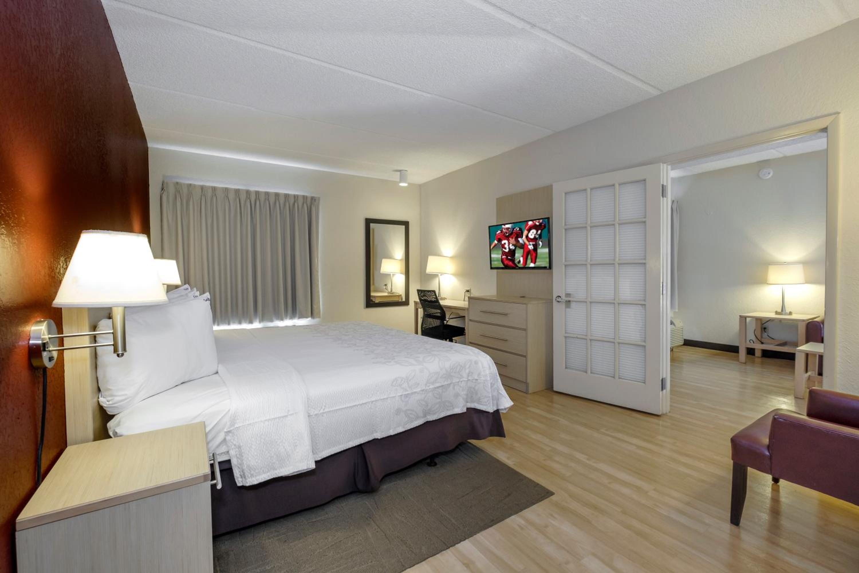 Two Room Suite with One King Bed Smoke Free - Photo 7