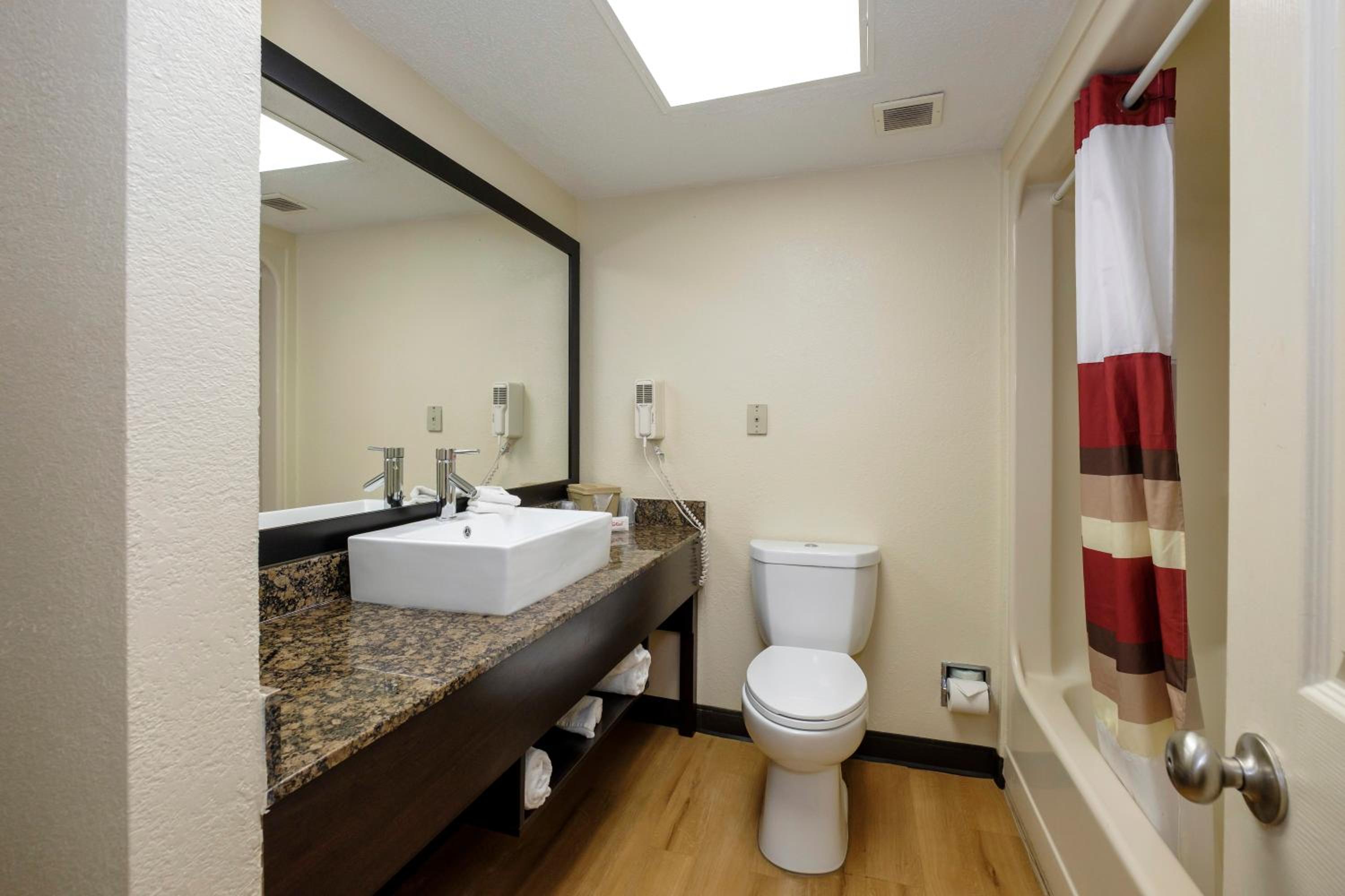 Superior King Room Non-Smoking - Photo 10
