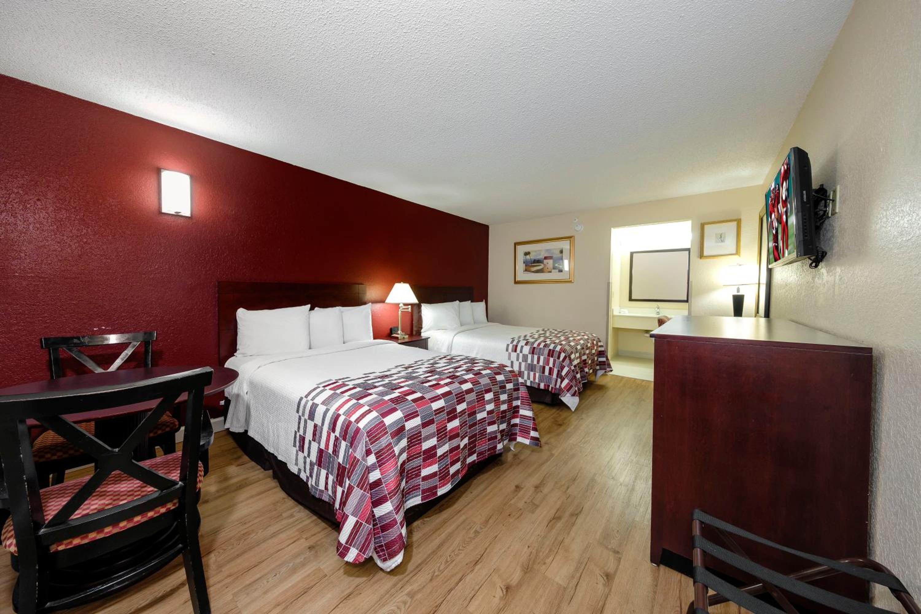 Deluxe Room with Two Double Beds Non-Smoking photo 1