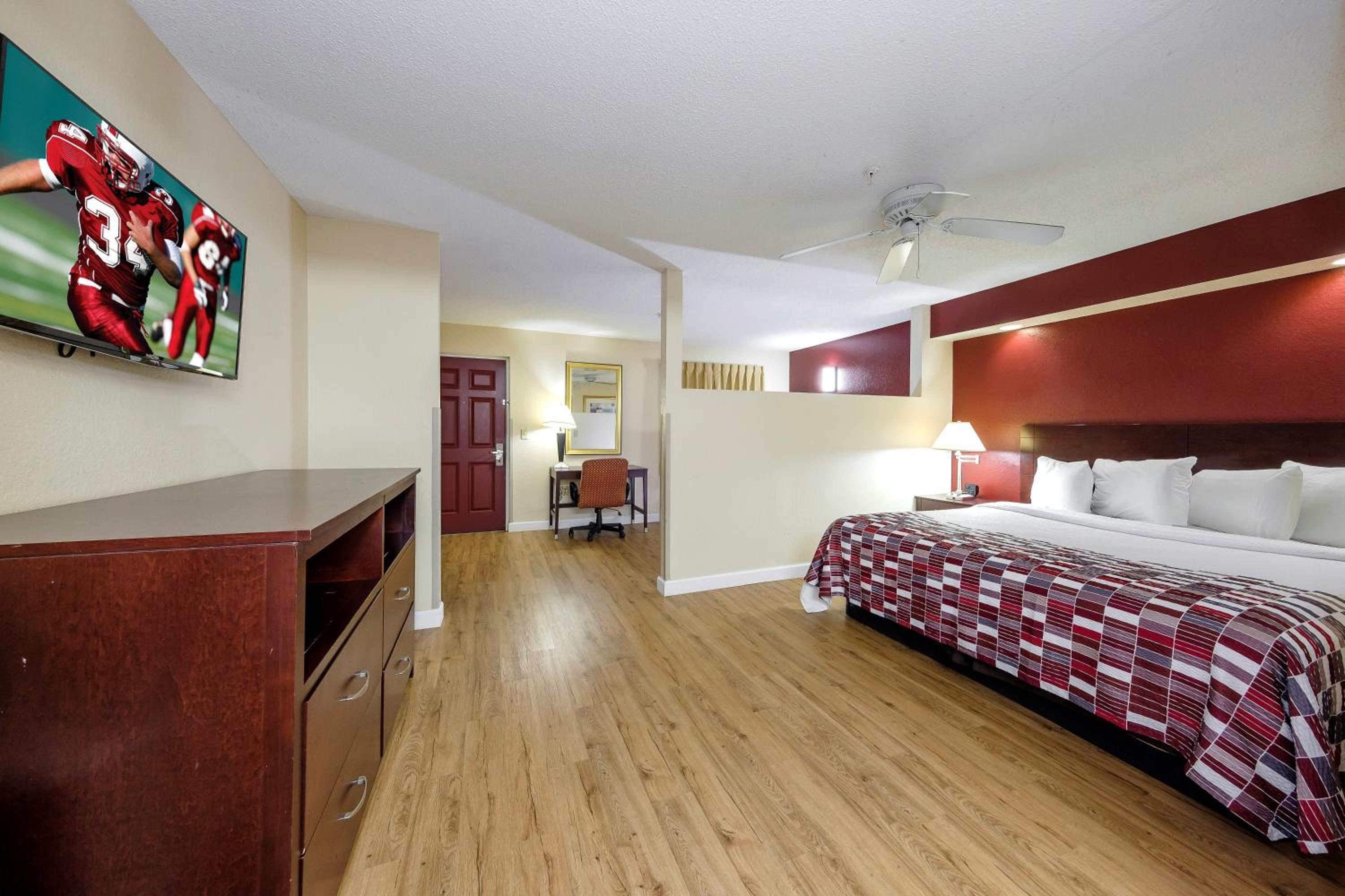 Superior King Room Poolside Non-Smoking photo 3