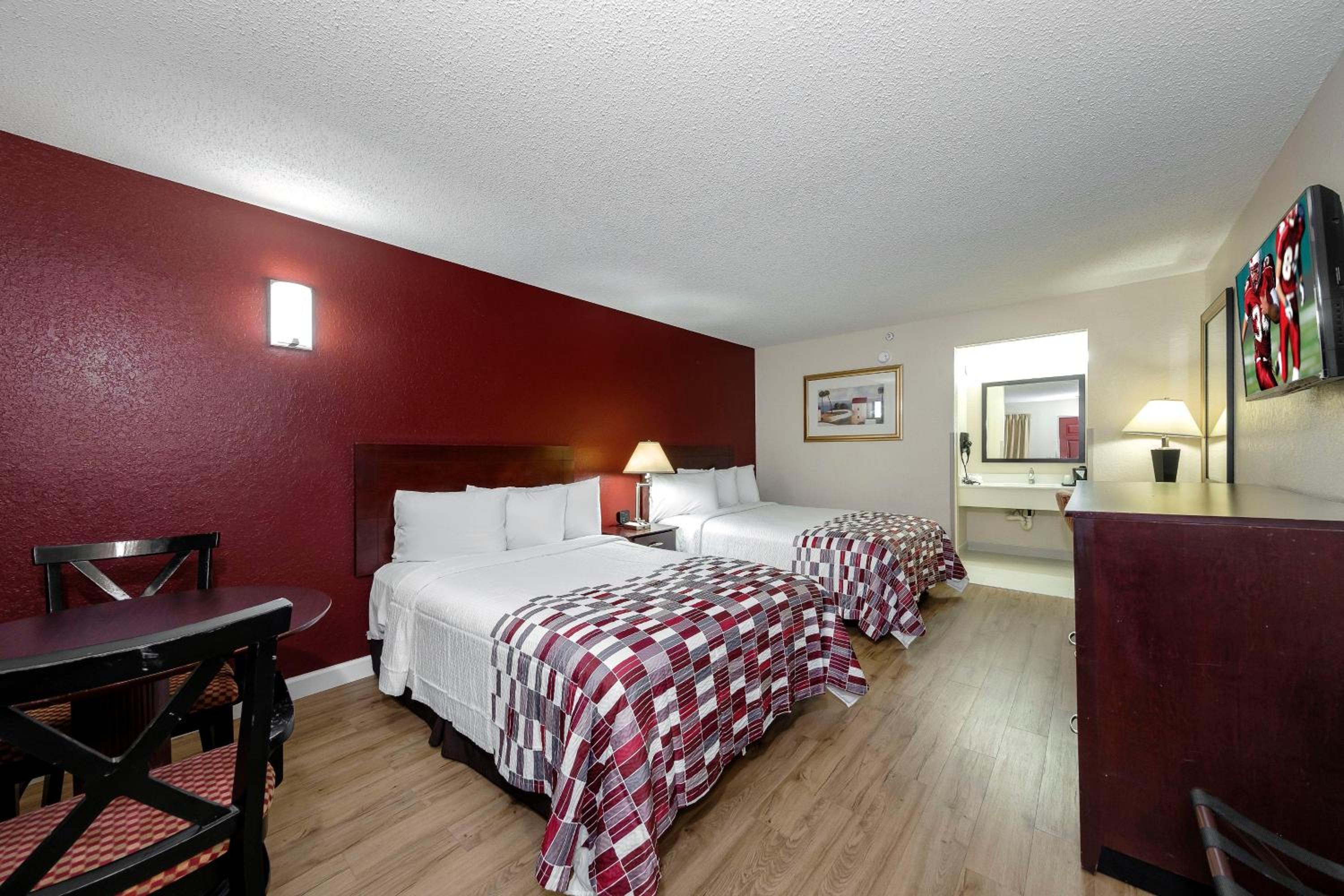 Deluxe Room with Two Double Beds Smoking photo 2