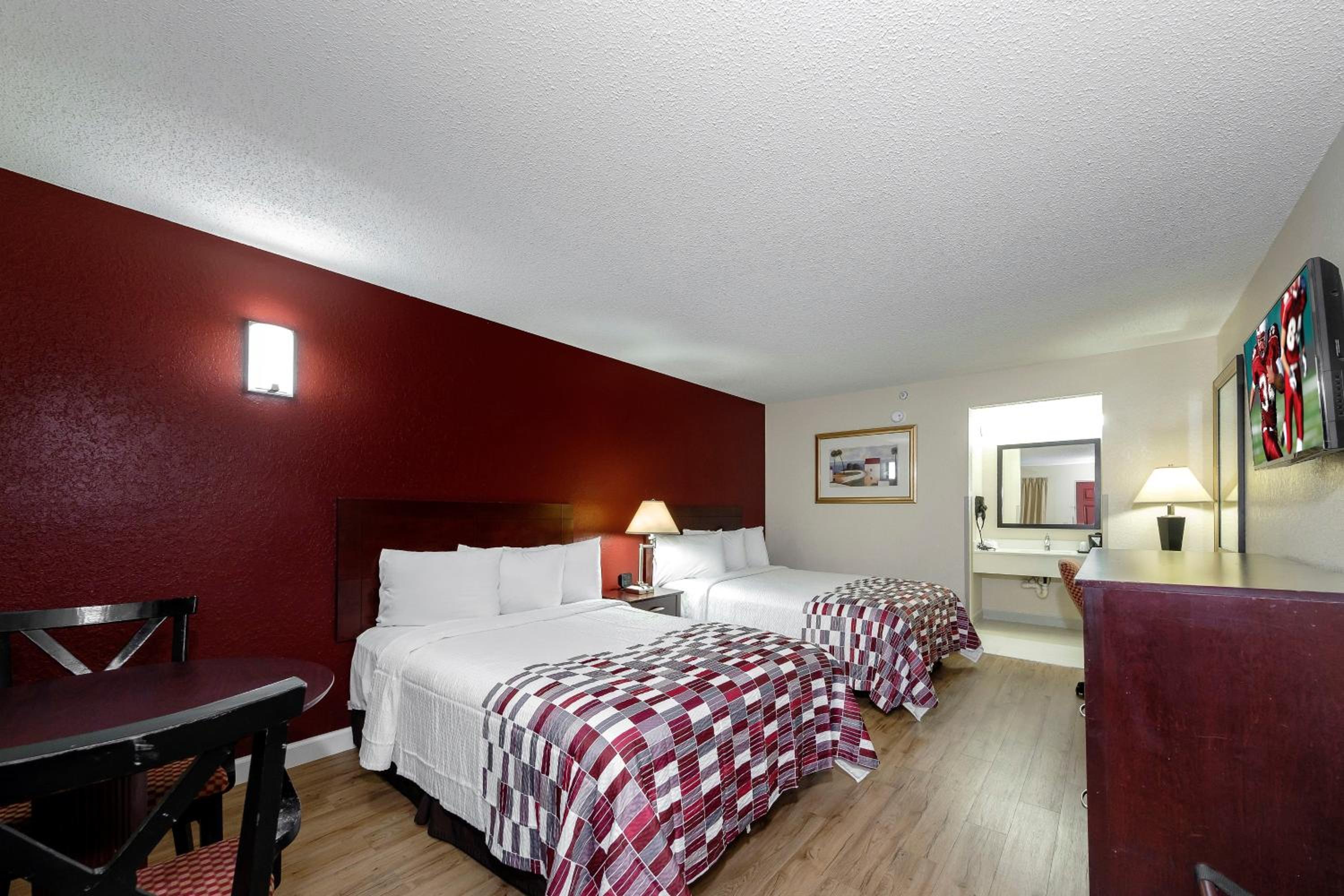Deluxe Room with Two Double Beds Non-Smoking photo 2