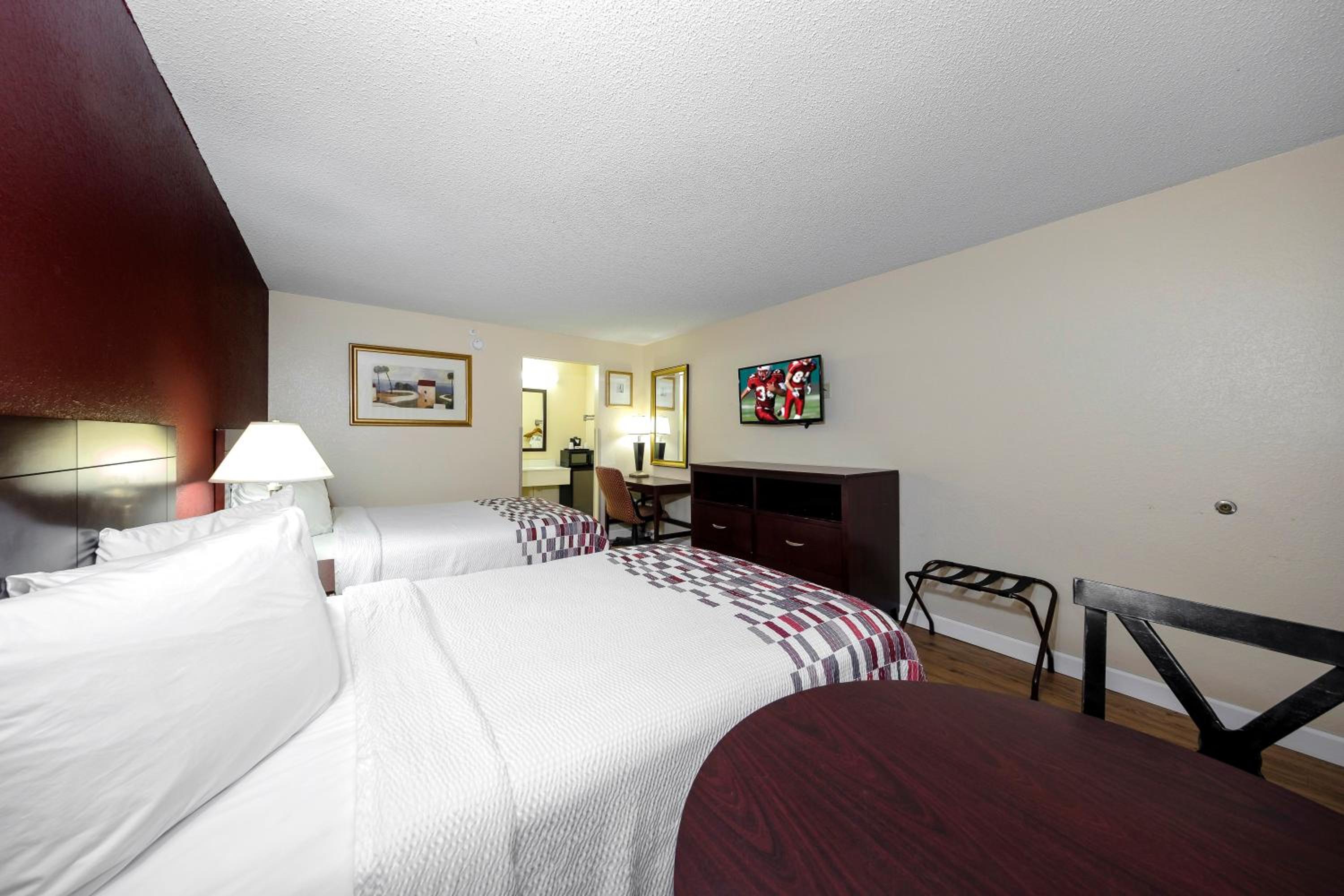 Deluxe Room with Two Double Beds Non-Smoking photo 3