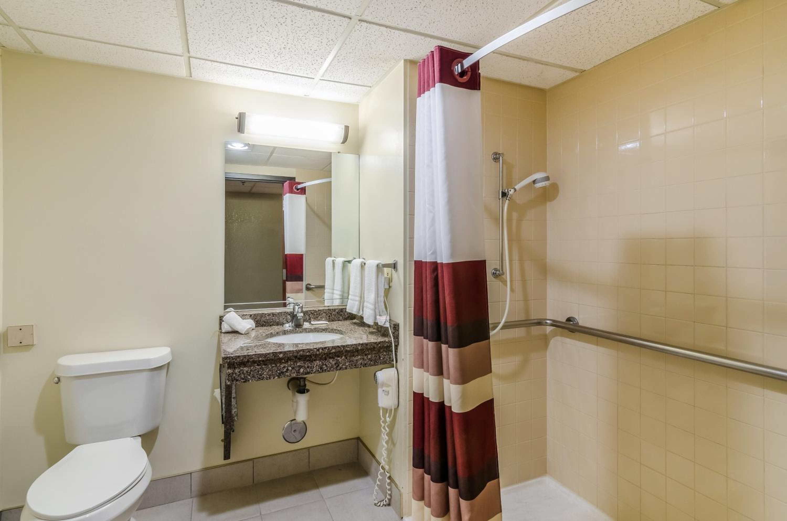 Deluxe Room With Two Queen Beds Disability Access Roll-In Shower Smoke Free photo 2