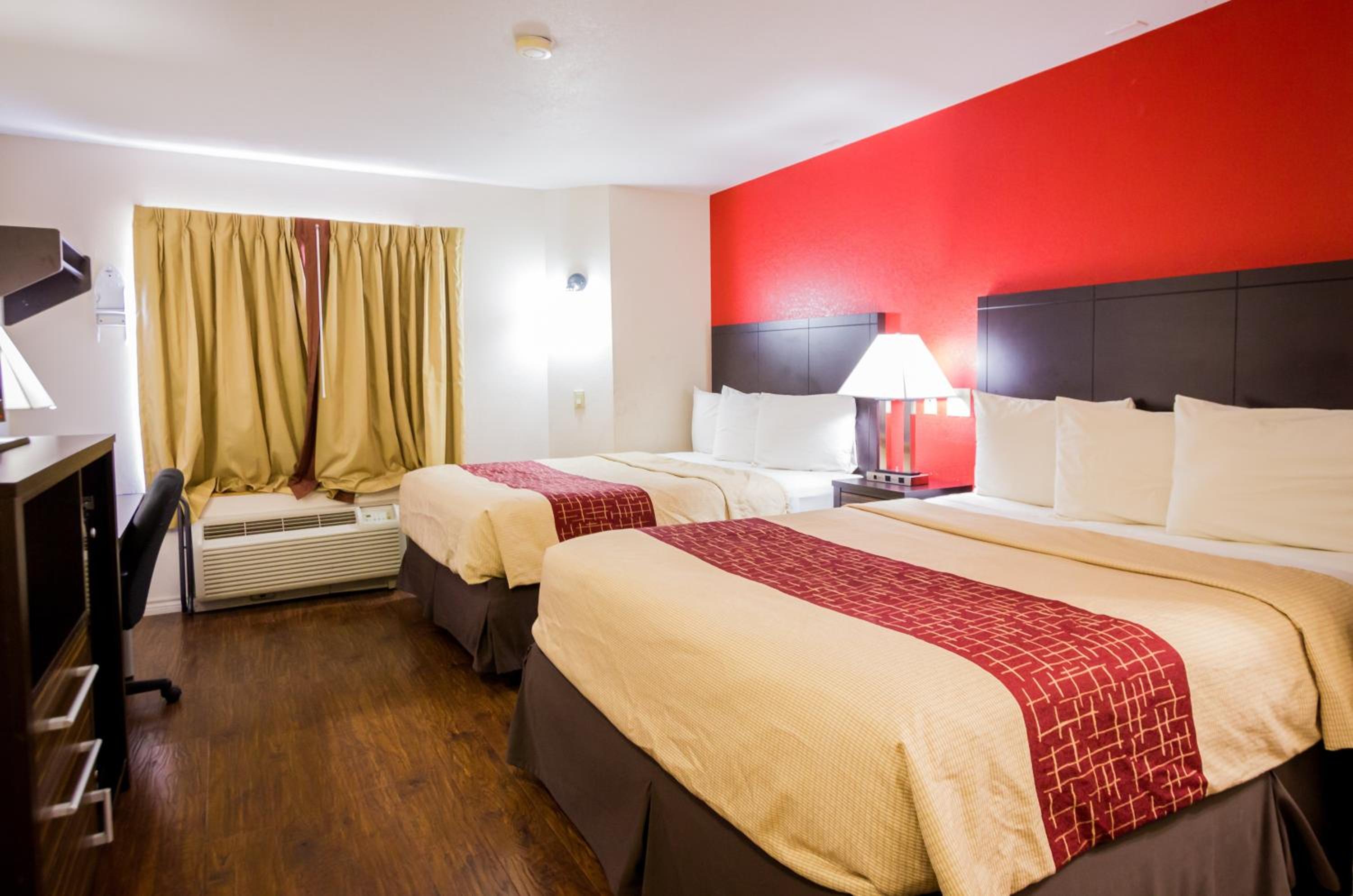 Deluxe Room with Two Queen Beds Non-Smoking photo 3
