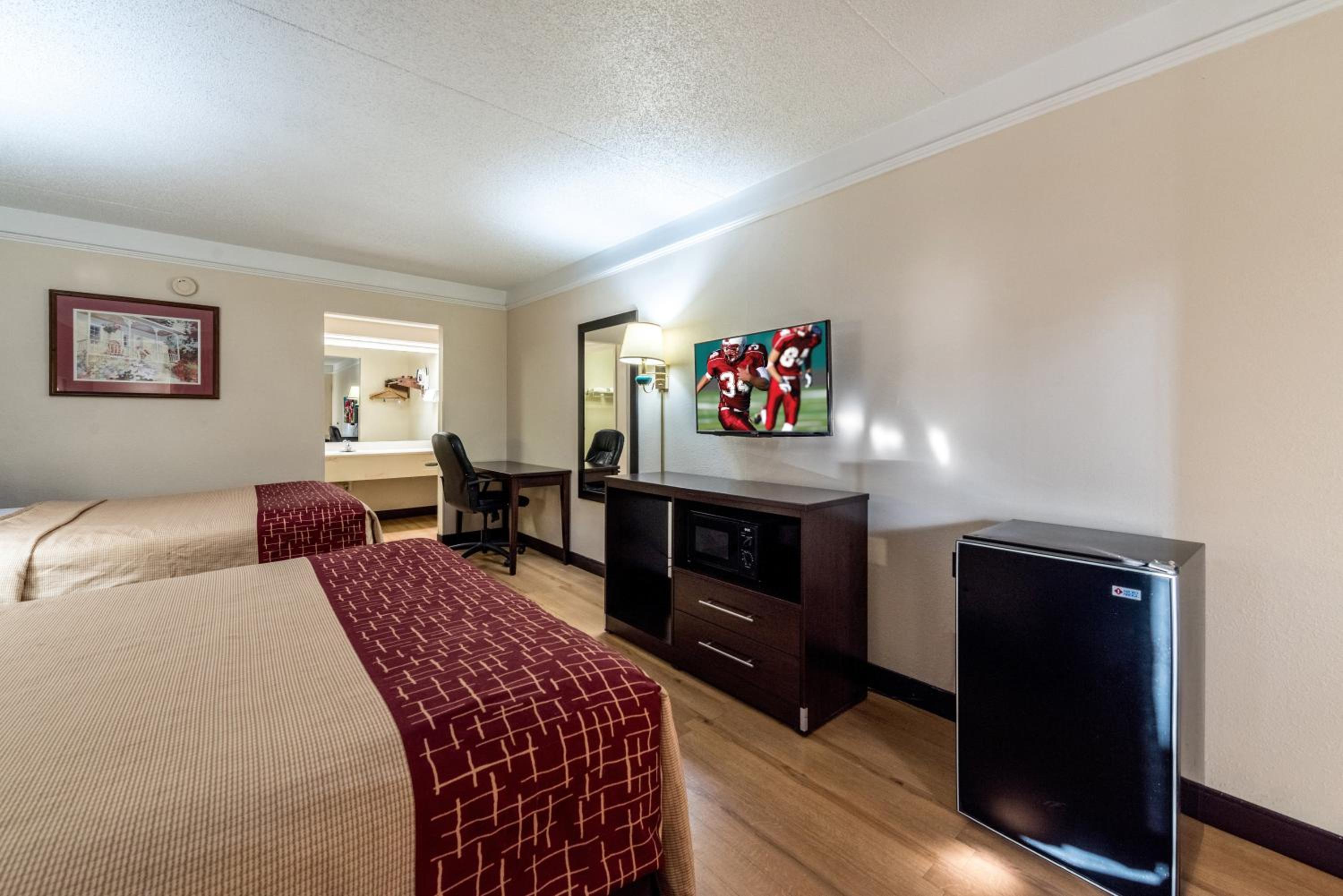  Deluxe Room with Two Queen Beds Non-Smoking - Photo 3