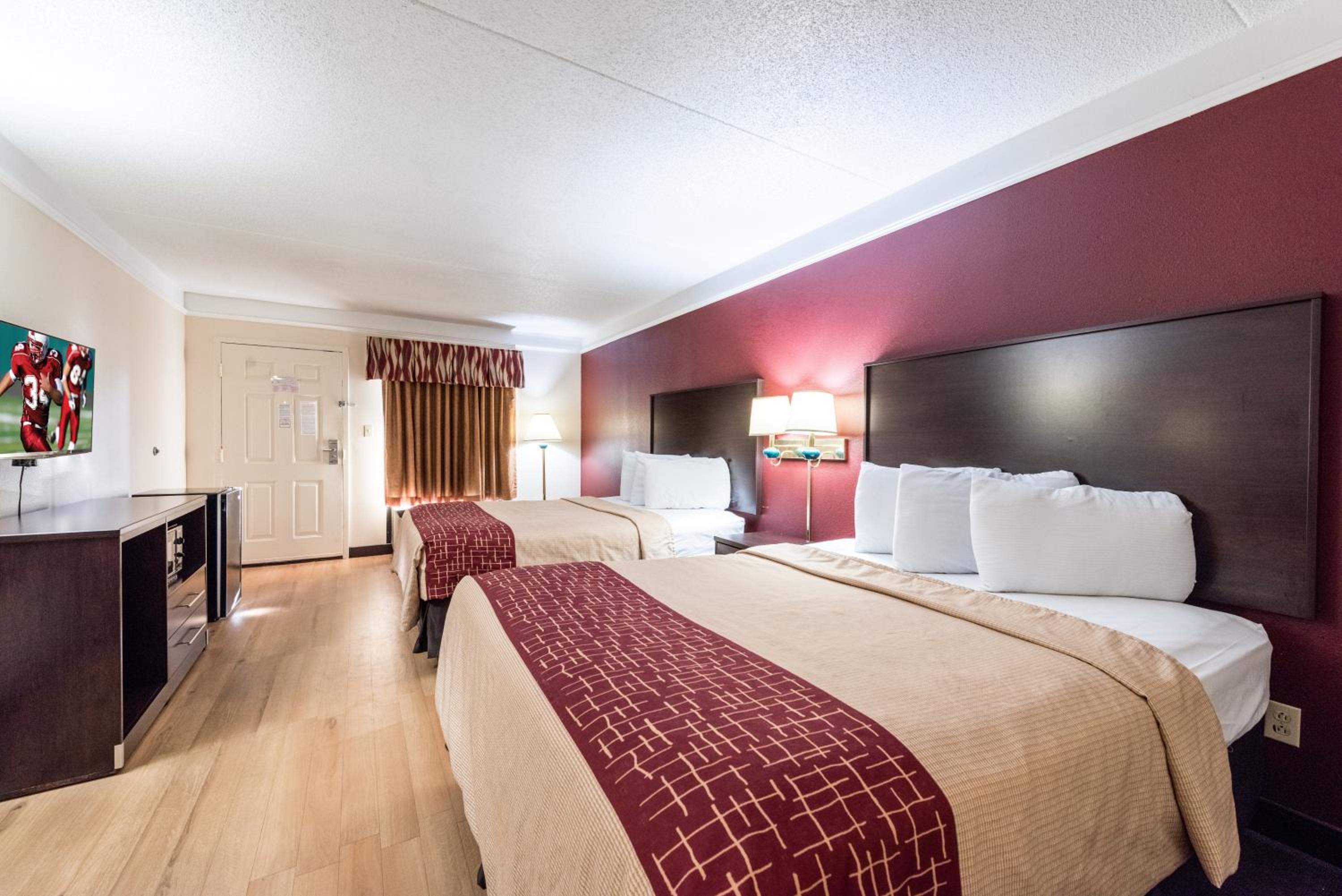  Deluxe Room with Two Queen Beds Non-Smoking - Photo 4