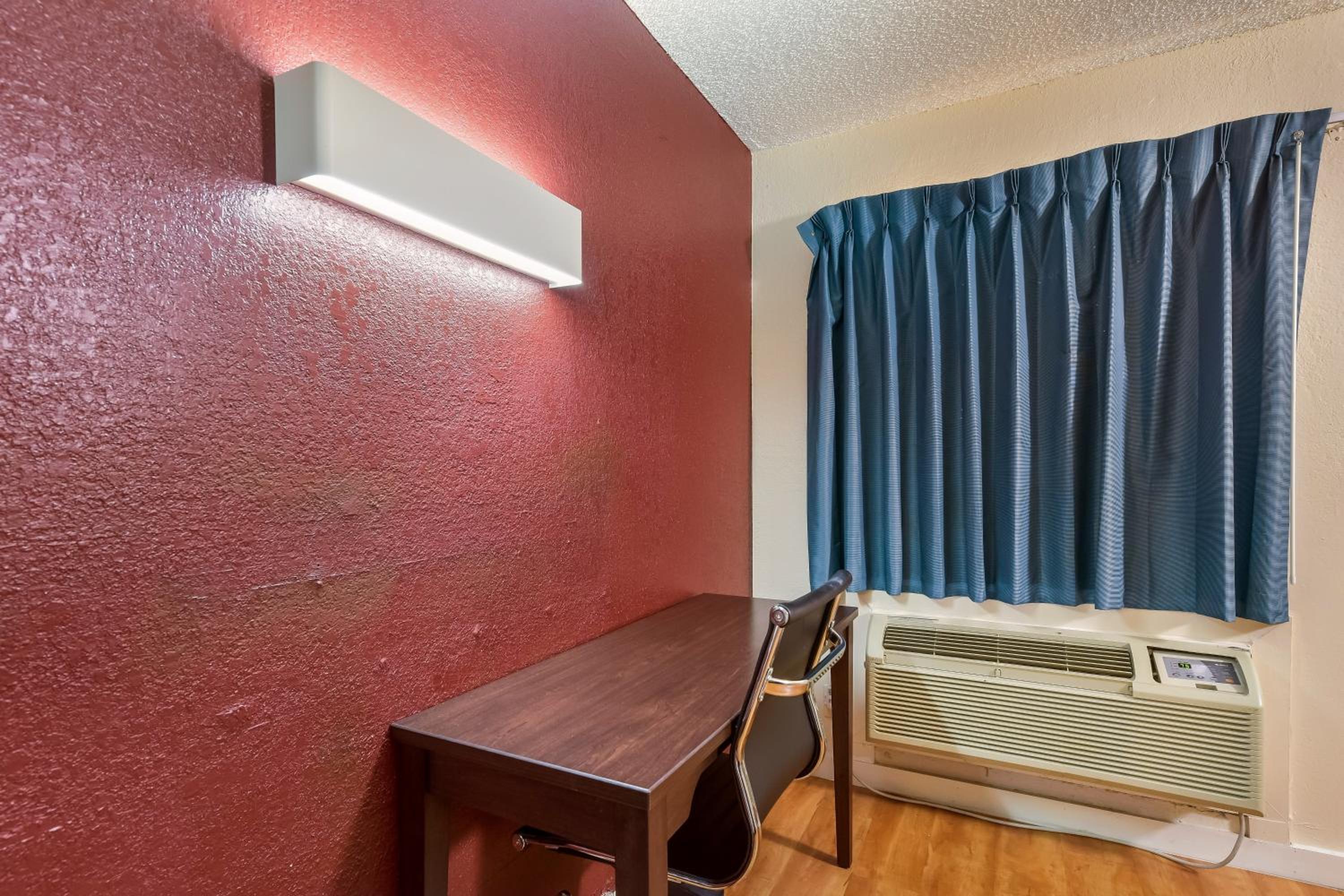 Double Room with Two Double Beds - Non-Smoking - Photo 3