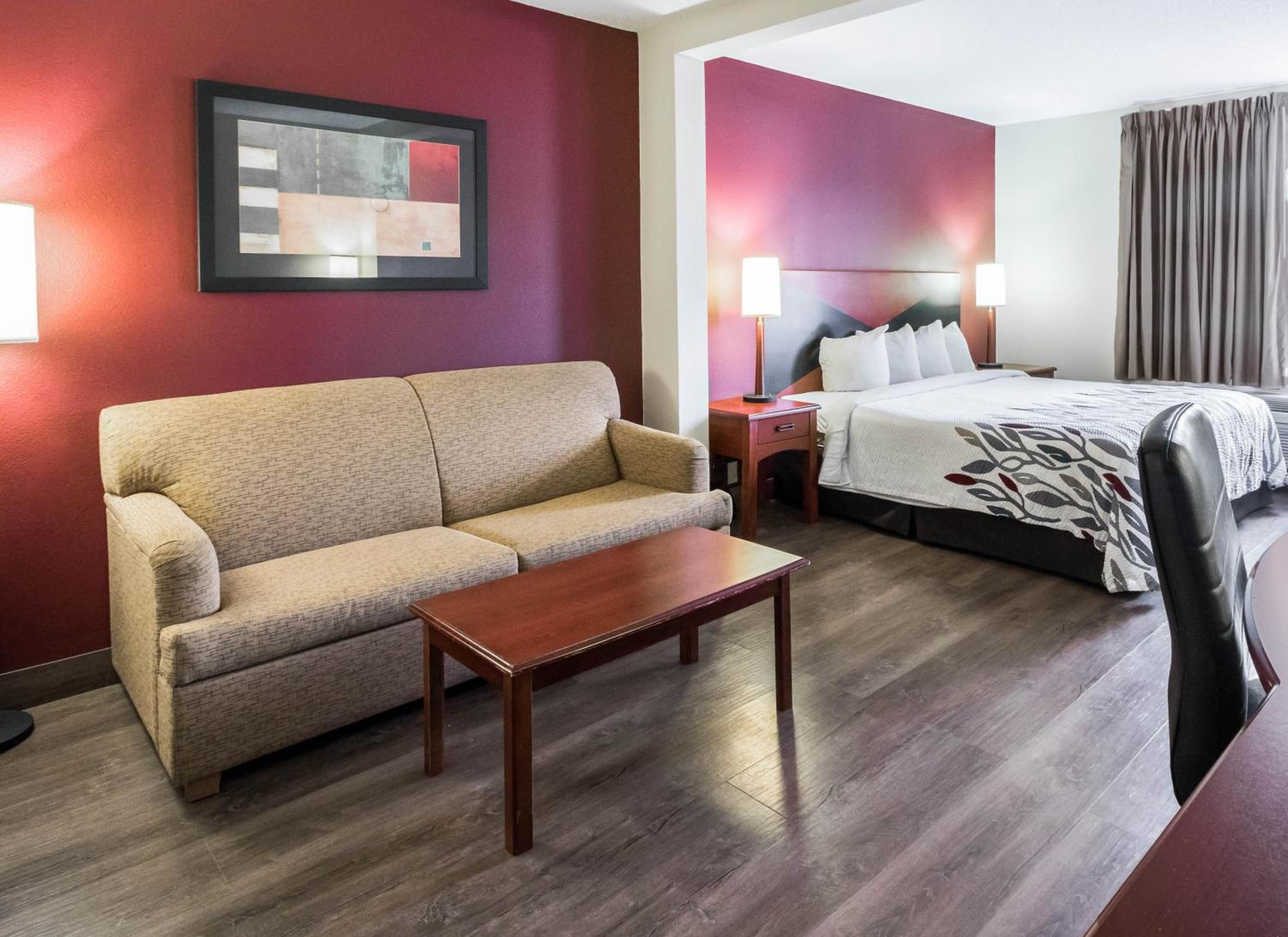 Superior King Room with Sofa Bed Non-Smoking - Photo 5