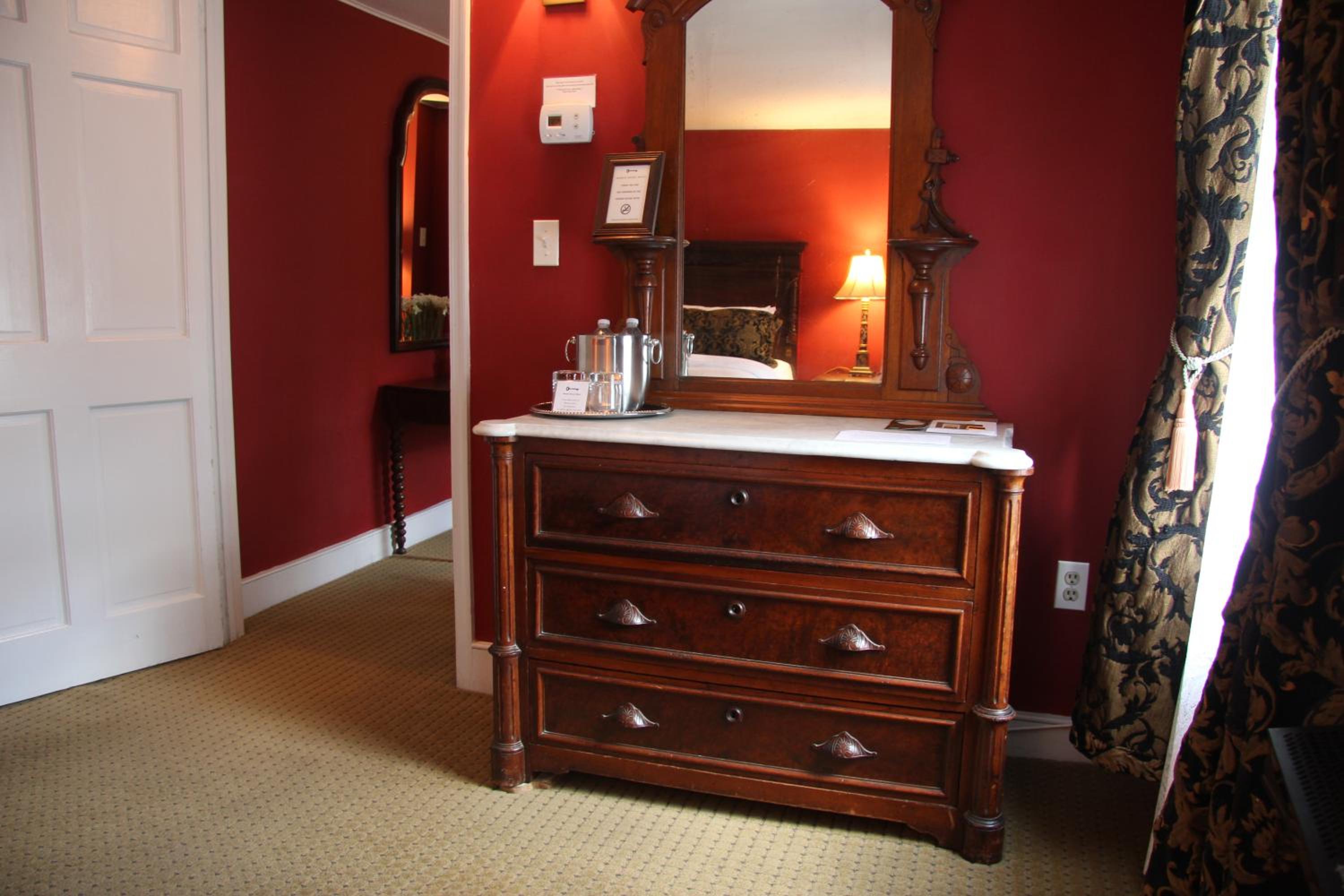 Mini Suite 303 Main House.  - Photo 4