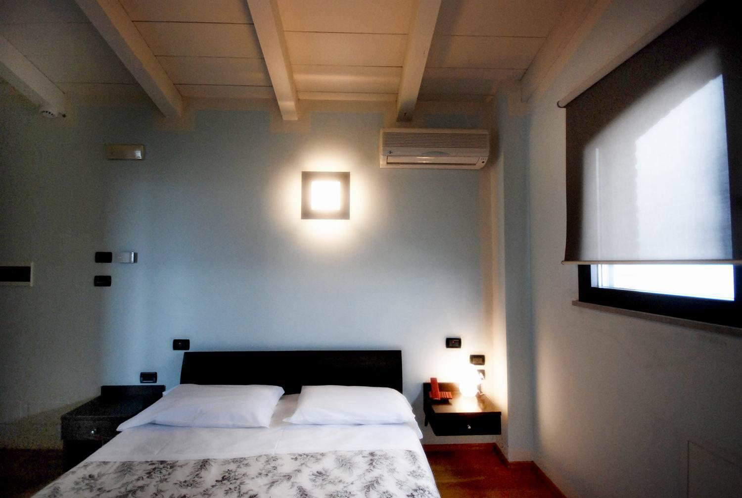 Double or Twin Room - Photo 11