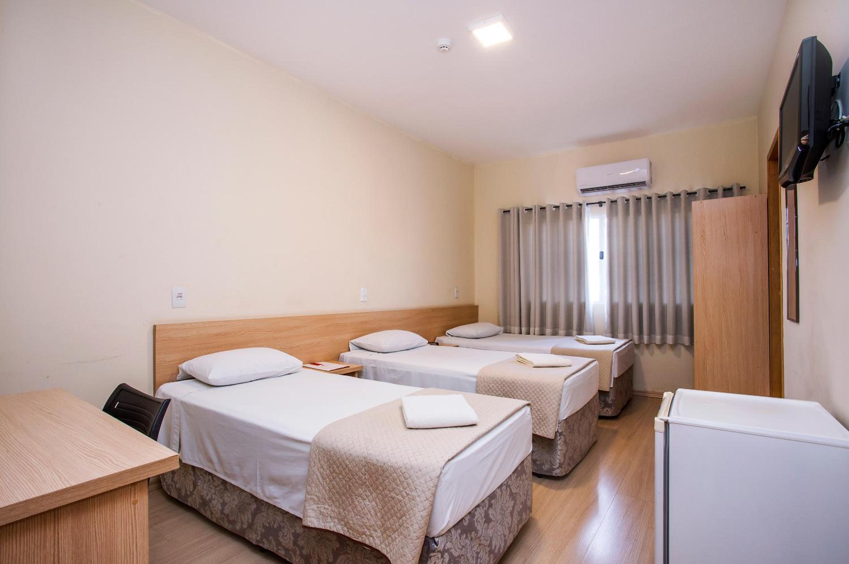 Standard Triple Room With 3 Singles Beds - Photo 2