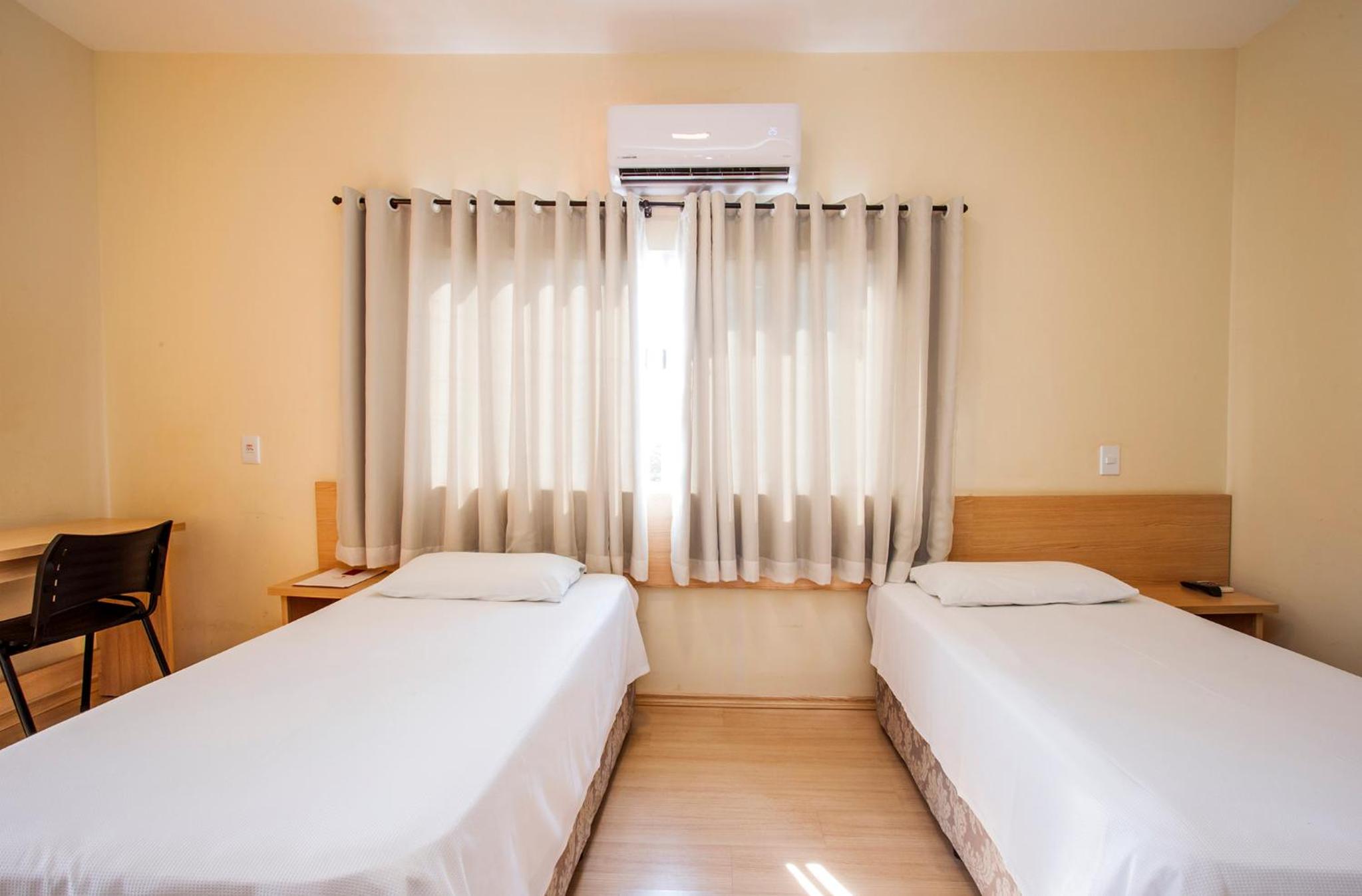 Standard Twin Room - Photo 6