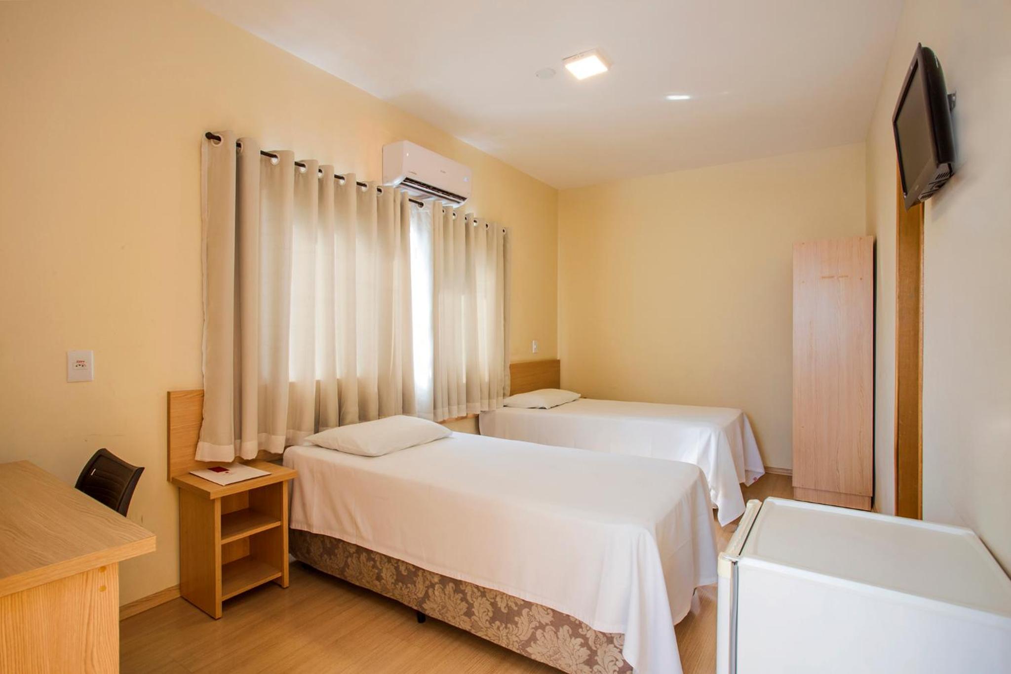 Standard Twin Room - Photo 4