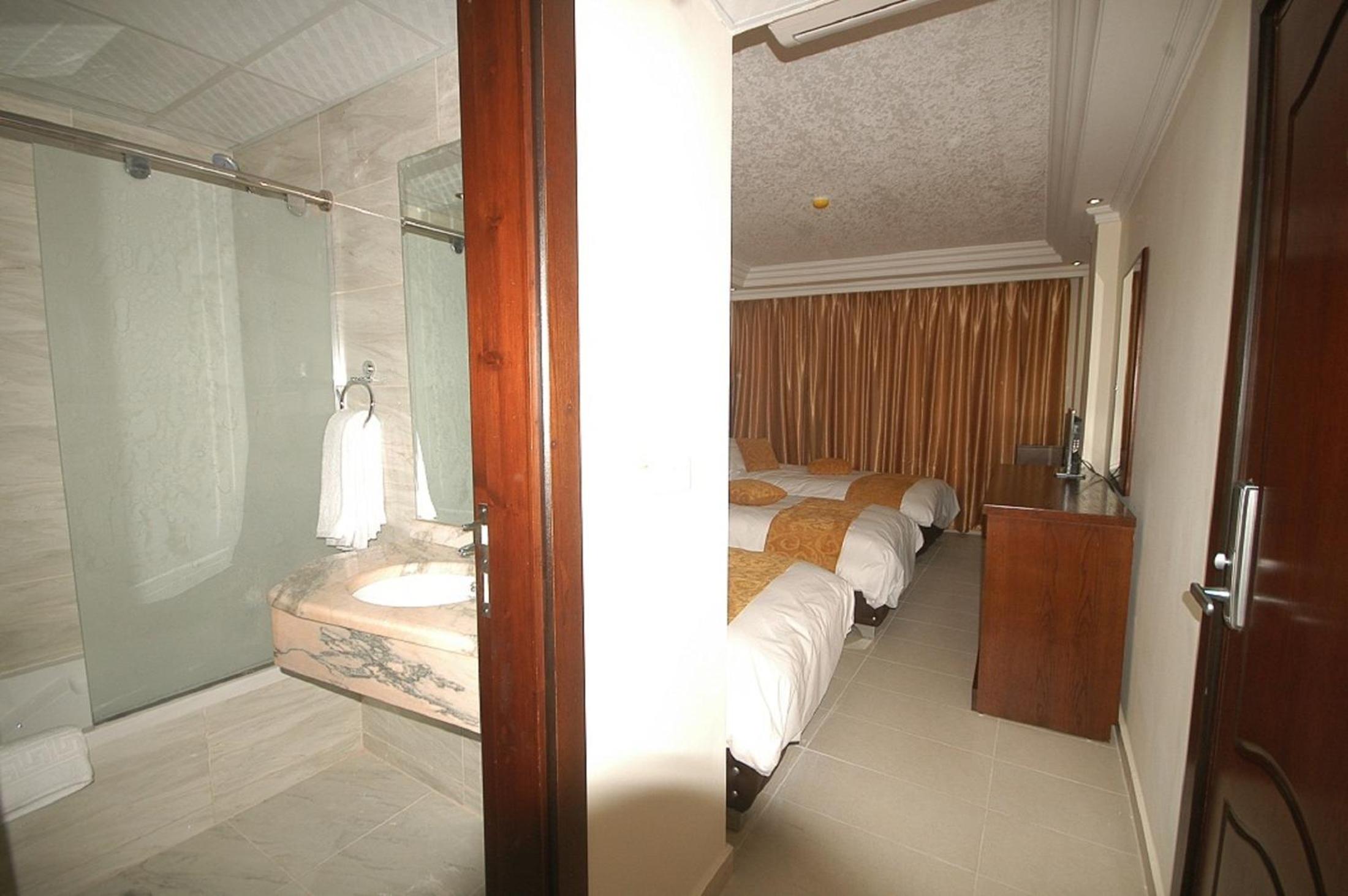Triple Room - Photo 9