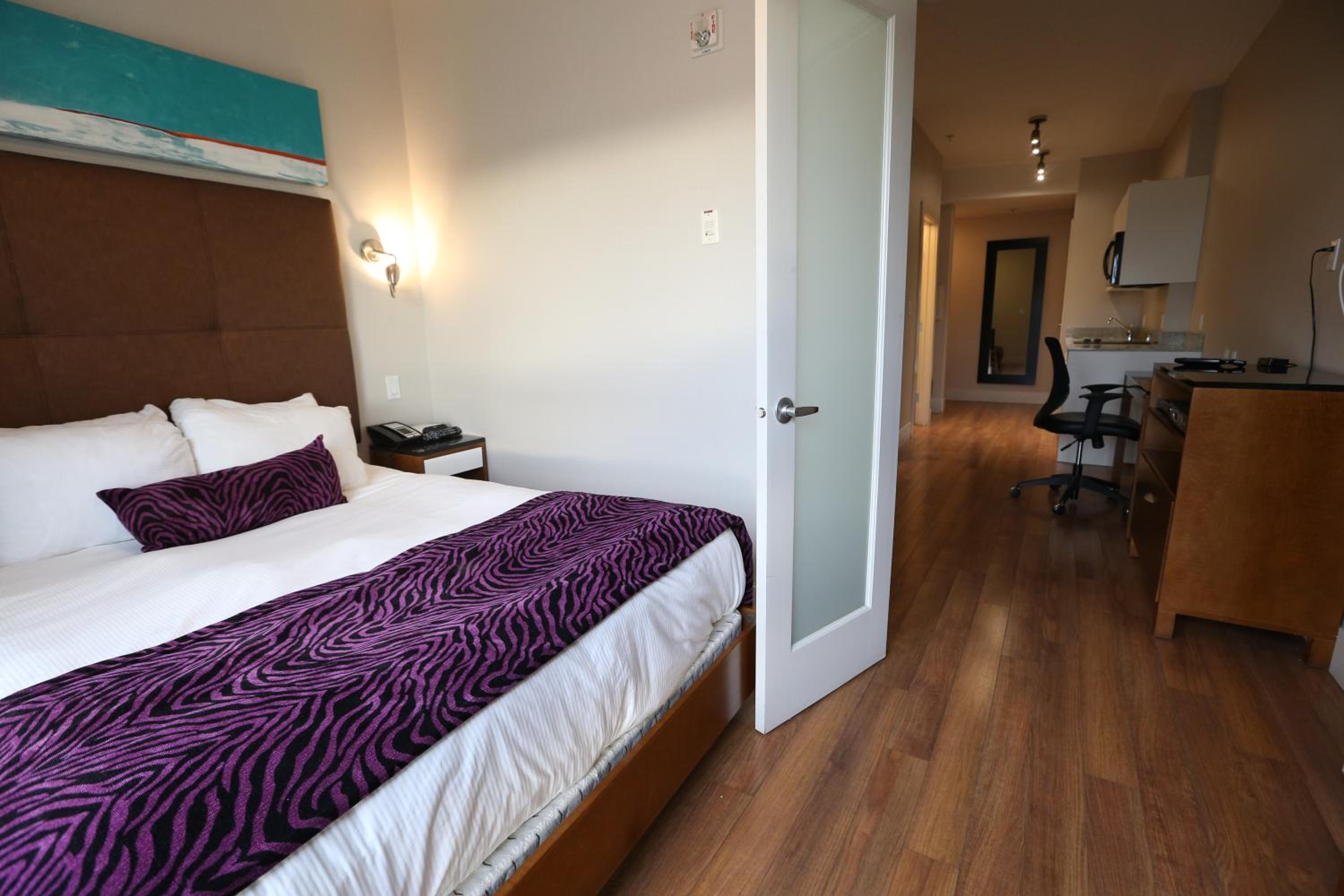 2 Queen Beds, Two-Bedroom, Suite, Non-Smoking - Photo 2